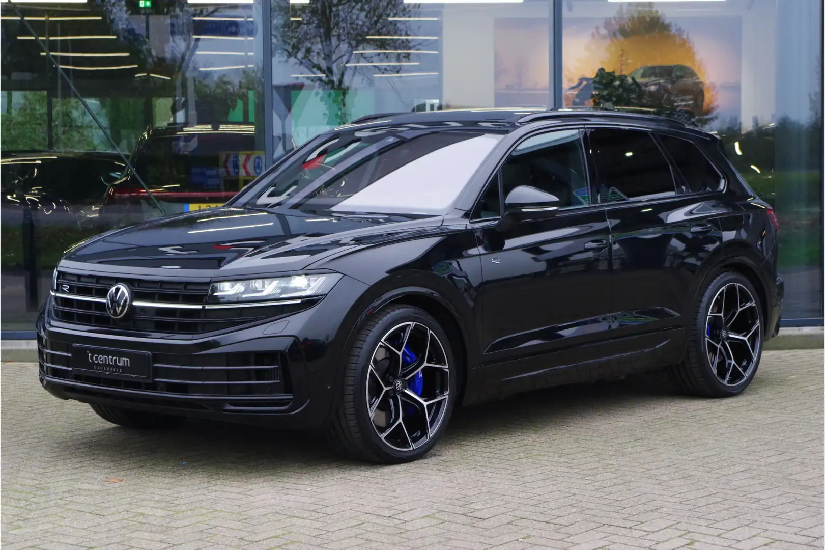 Volkswagen Touareg 3.0 TSi R 4MOTION 463 PK PHEV, Trekhaak, Panoramad Zwart - 1