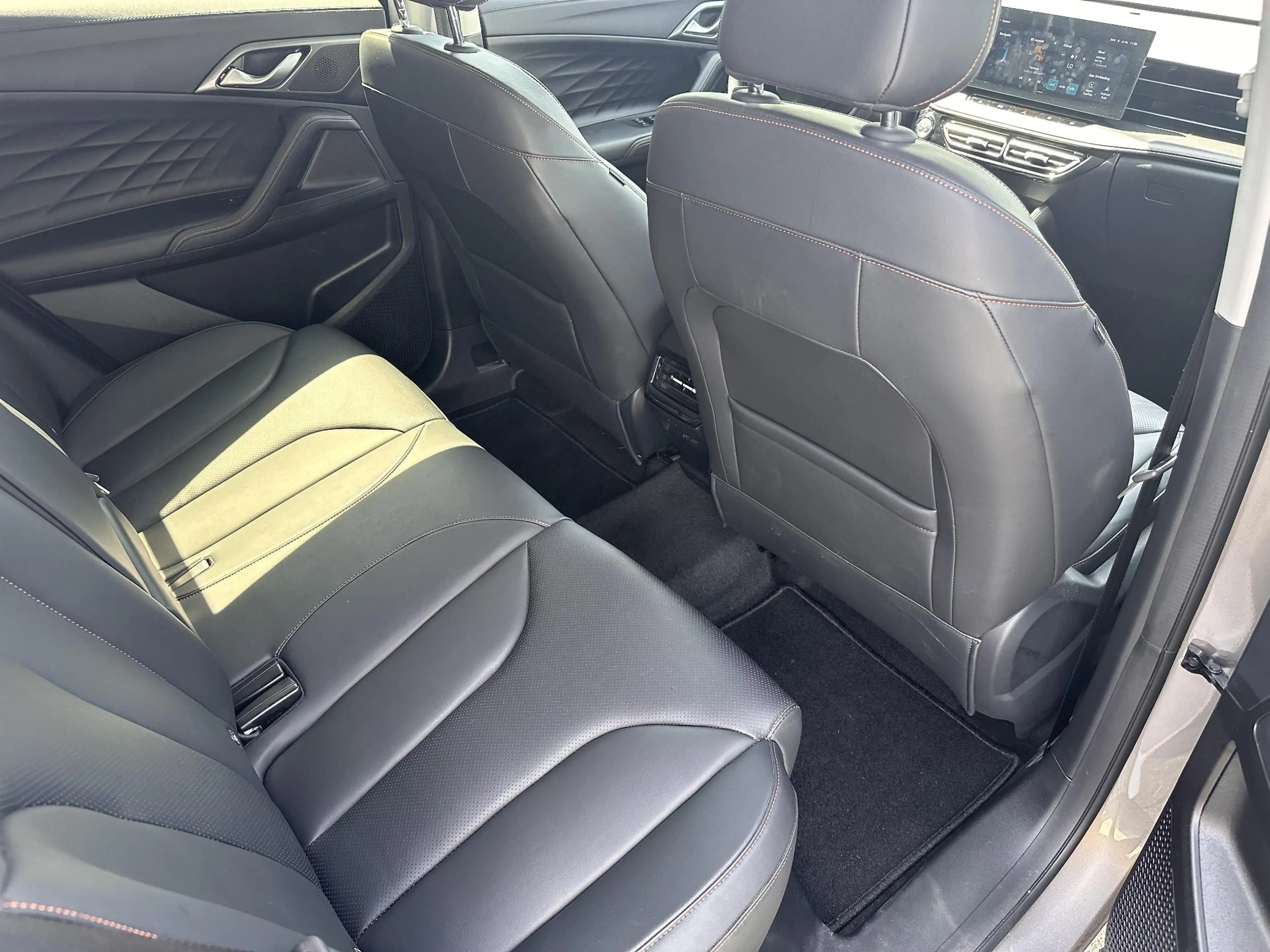 MG HS Hybrid+ 1.5 Aut. Luxury | Stoelverwarming | Carpla — photo 9