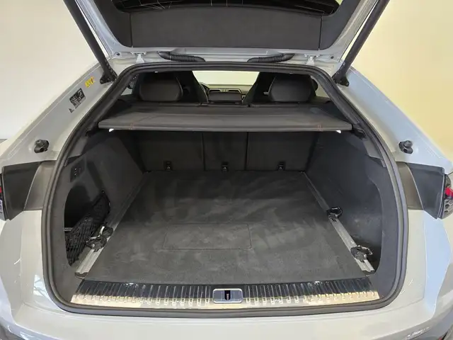 Lamborghini Urus view 11