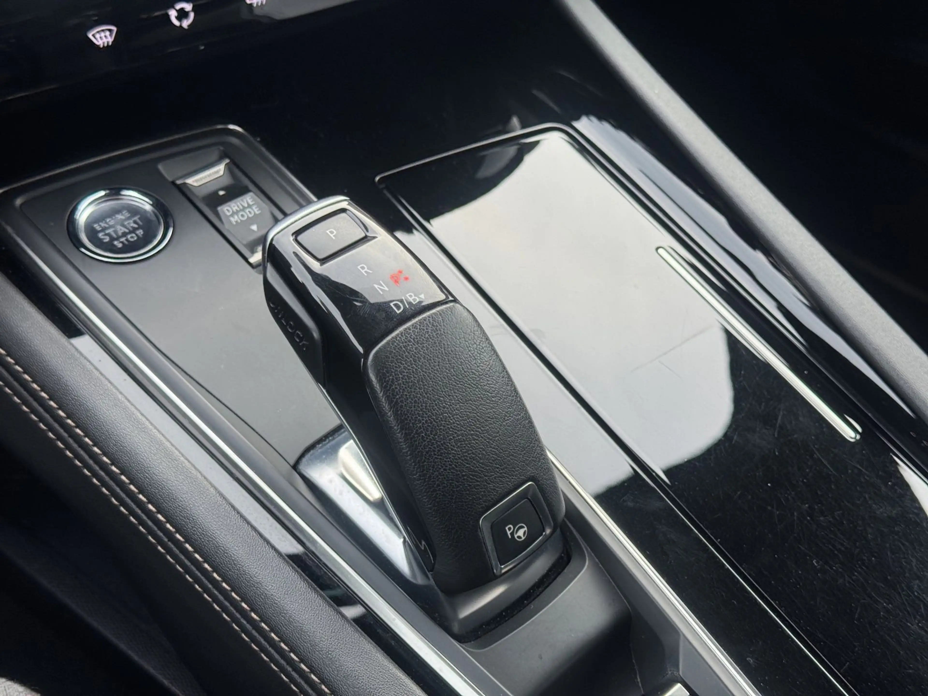 Peugeot 508 SW Hybrid 225 GT AHK LED LM18 — photo 11