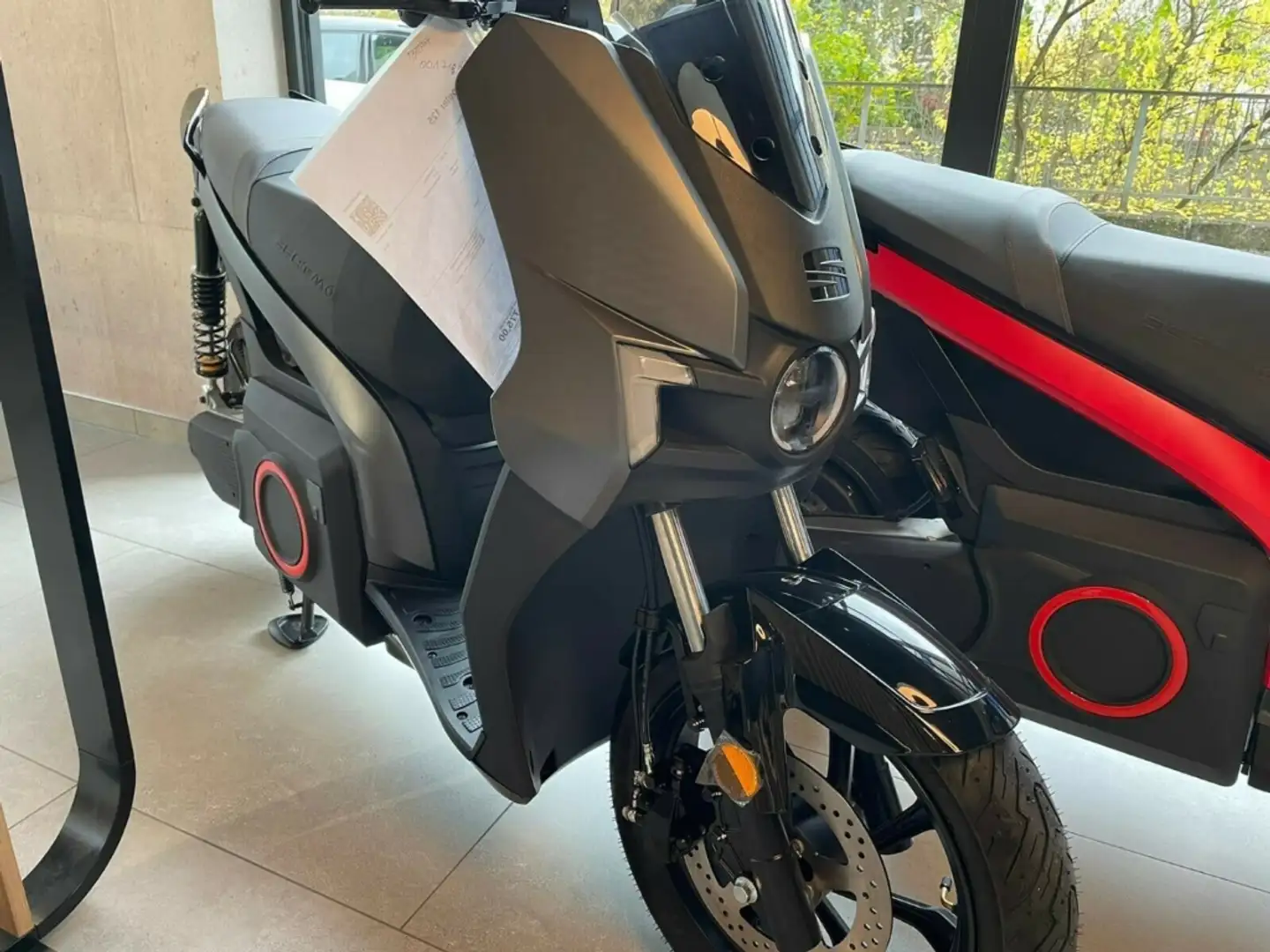 SEAT MO E-Scooter 125 Dark Aluminium Grau - 1