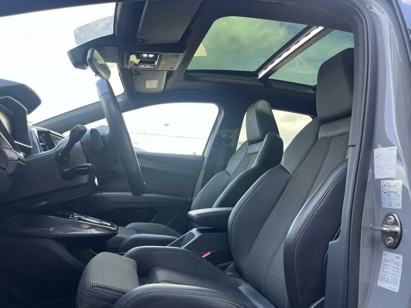 Audi Q4 e-tron S Competition SCHUIFDAK+LED+ACC+CARPLAY+21'' Grijs - 2