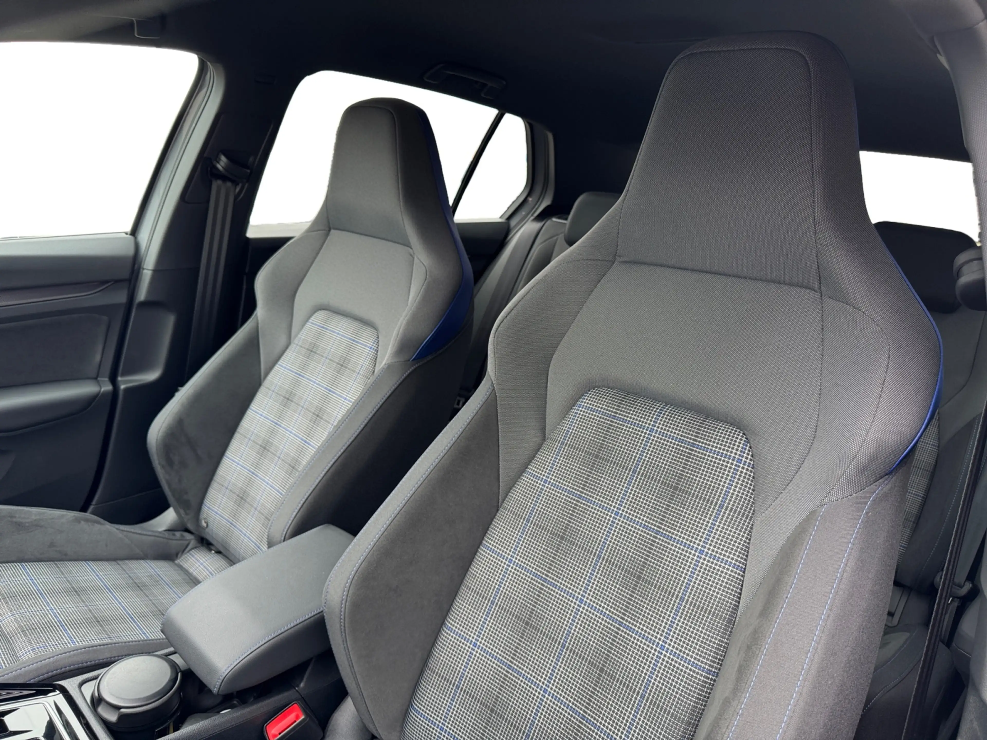 Volkswagen Golf GTE 1.5 272pk eHybrid Dodehoeksensor 'Side Assist' | A — photo 13