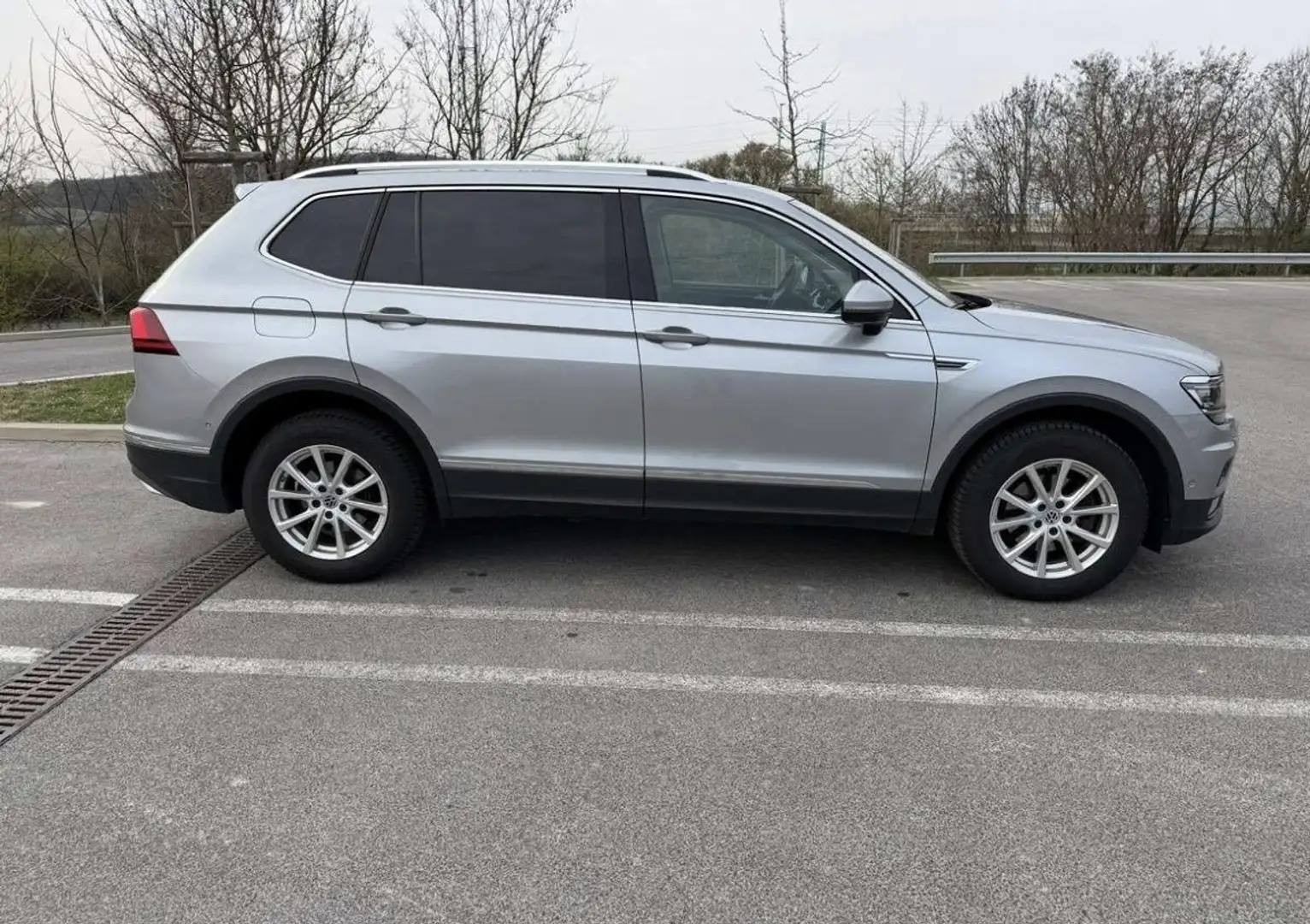 Volkswagen Tiguan Allspace Tiguan 2,0 TDI SCR 4Motion Allspace Highline Allsp Silber - 2