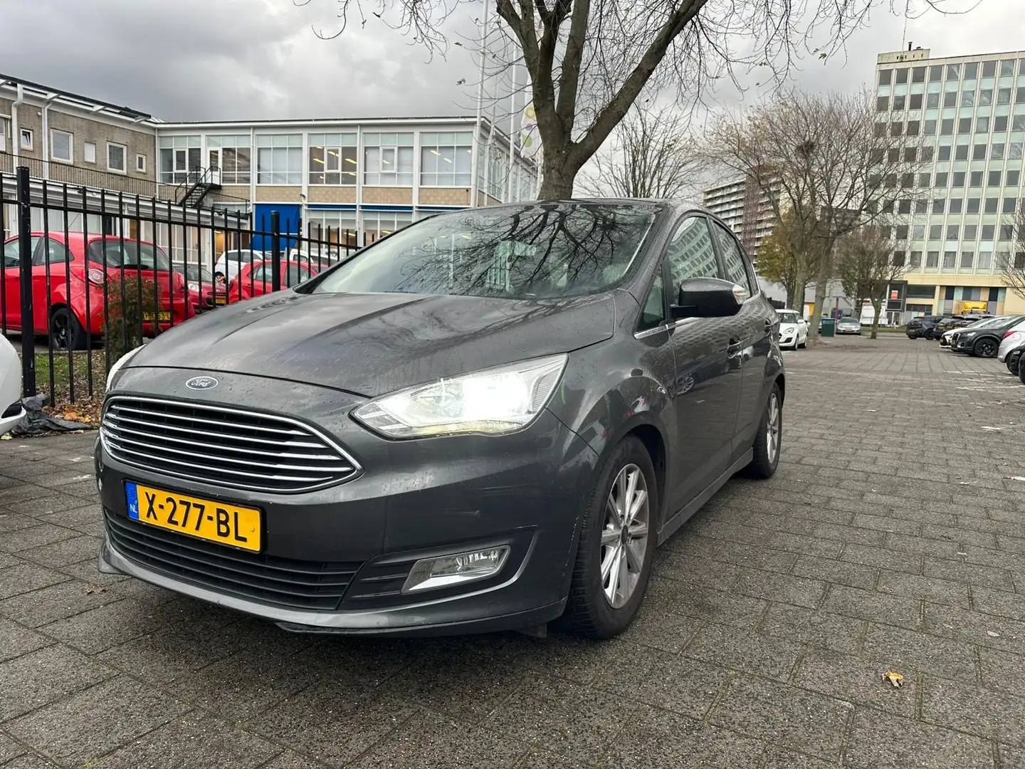 Ford C-Max Ford C-Max 1.0 Ecoboost Titanium 125PK Vol Optie Grijs - 2