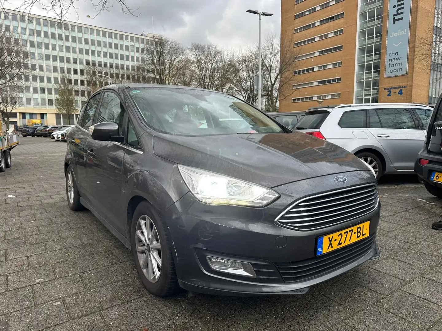 Ford C-Max Ford C-Max 1.0 Ecoboost Titanium 125PK Vol Optie Grijs - 1