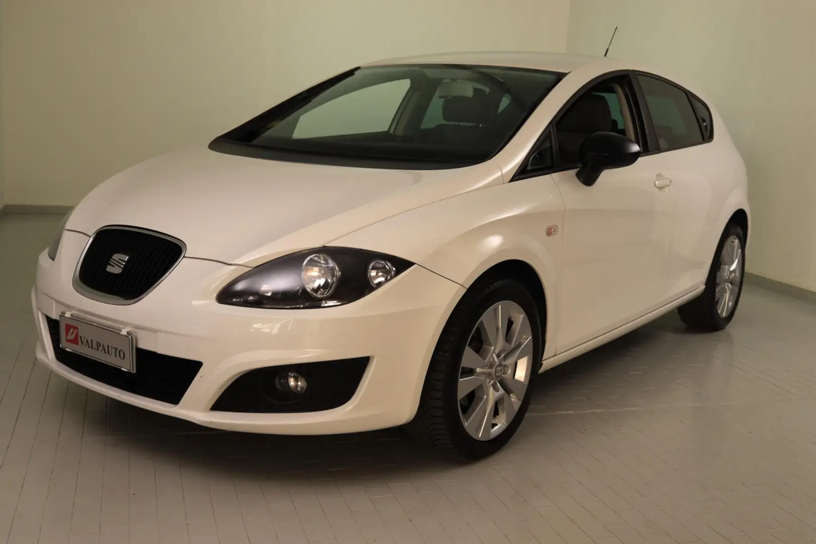 SEAT Leon Leon 1.6 tdi cr Reference Weiß - 1