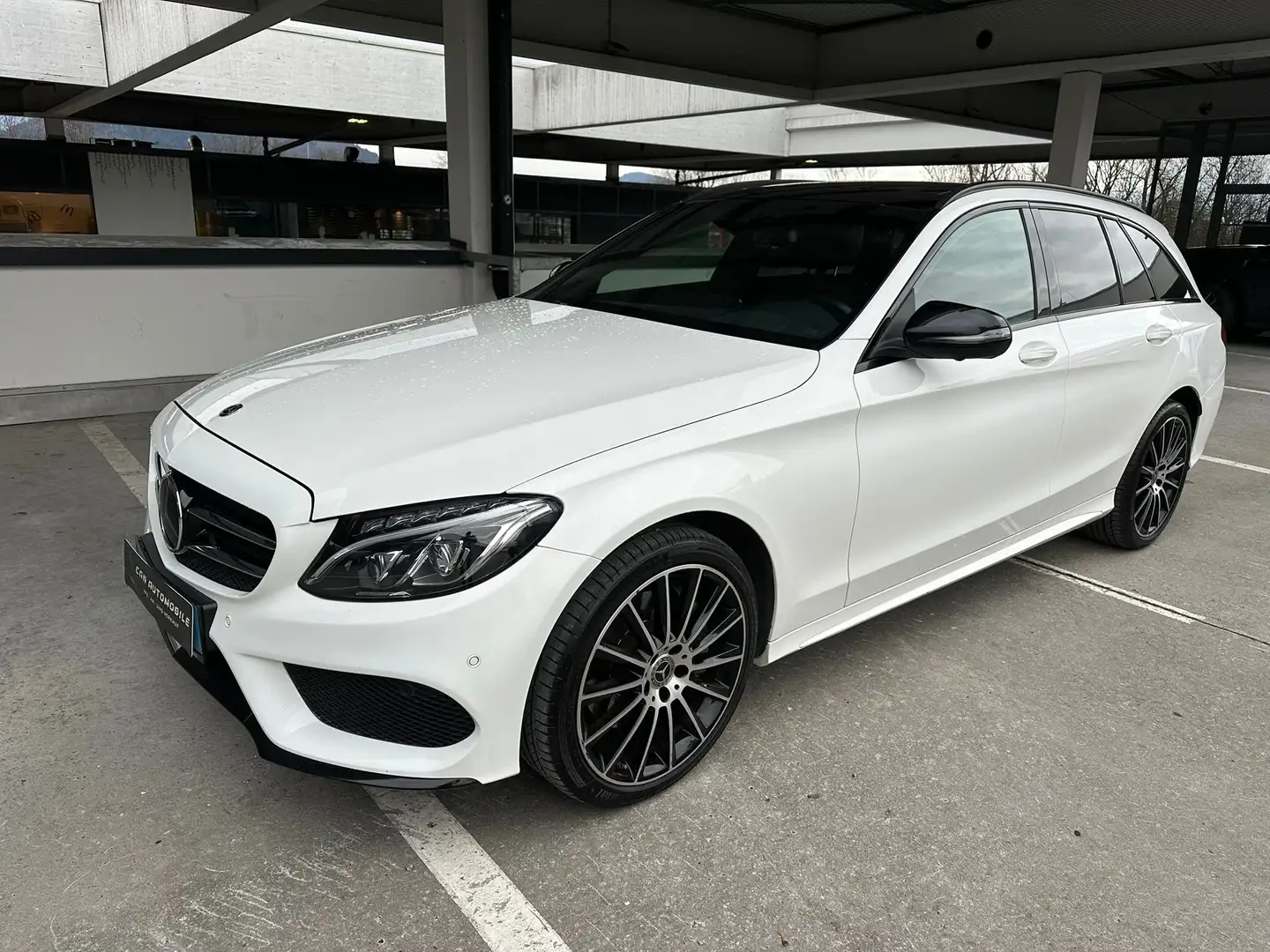 Mercedes-Benz C 400 T 4MATIC AMG Line Aut. Weiß - 1