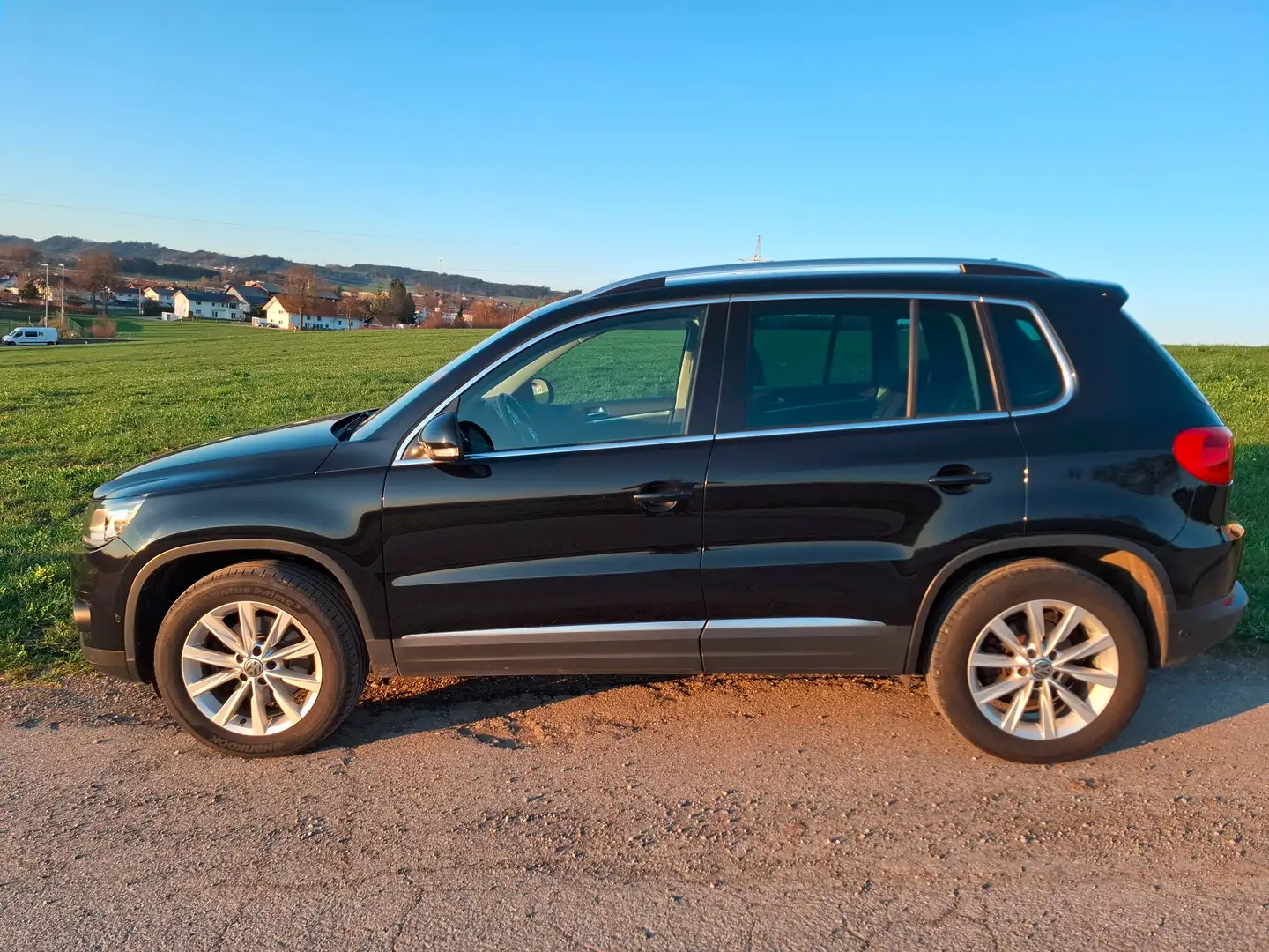 Volkswagen Tiguan Sport Allrad, AHK, Panoramadach, Parkass., Navi Schwarz - 1