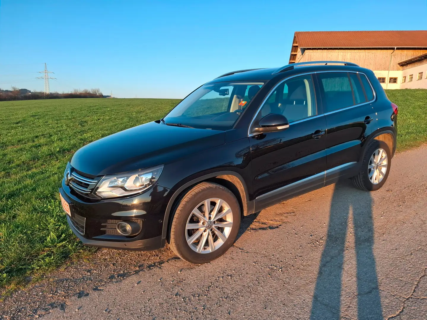 Volkswagen Tiguan Sport Allrad, AHK, Panoramadach, Parkass., Navi Schwarz - 2