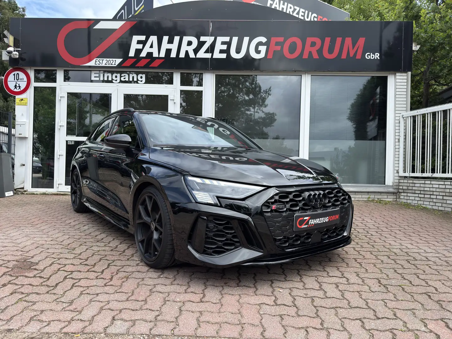 Audi RS 2.5 TFSI quattro*Head-up*Matrix-LED*B & O Schwarz - 2