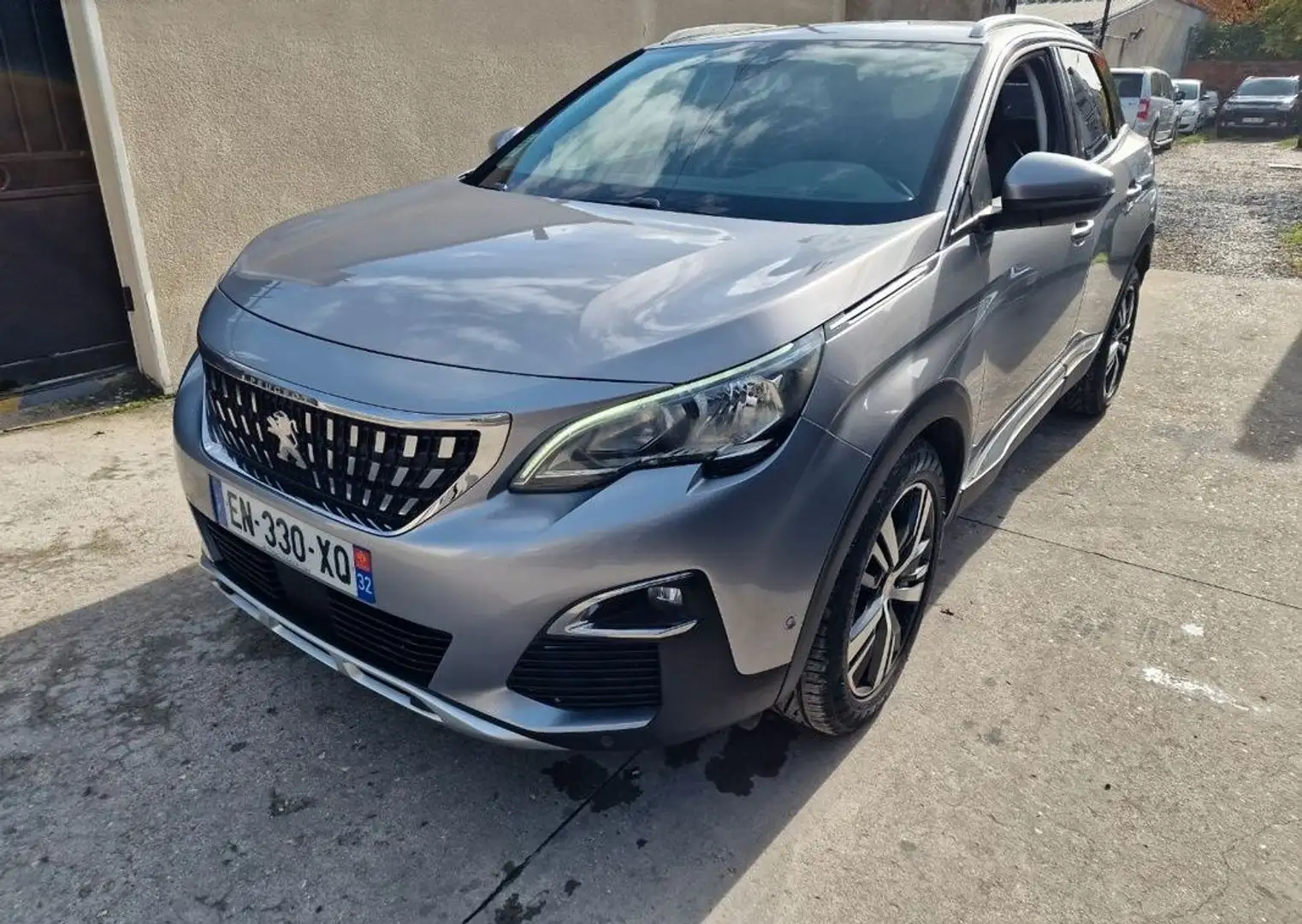Peugeot 3008 1.2 ESSENCE 130ch allure garantie 12-mois Gris - 1