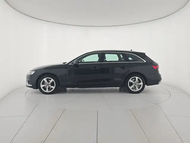Audi A4 Avant view 2
