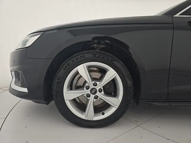 Audi A4 Avant view 8