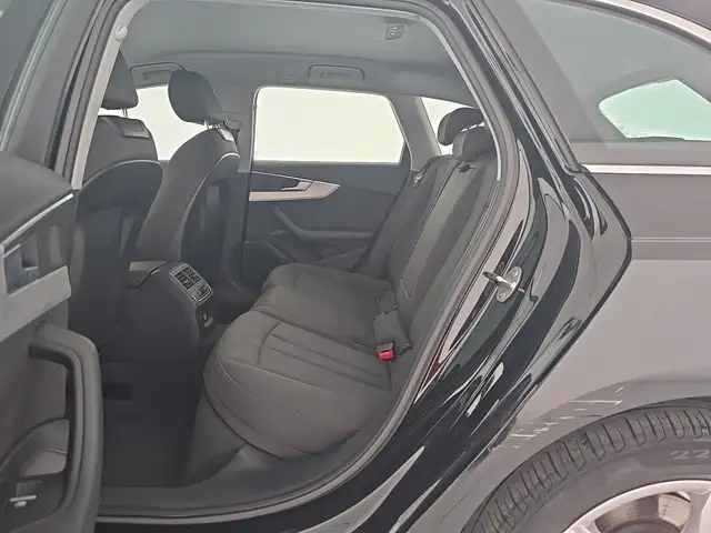 Audi A4 Avant view 10