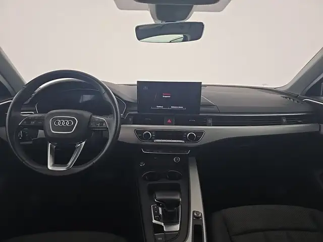 Audi A4 Avant view 11