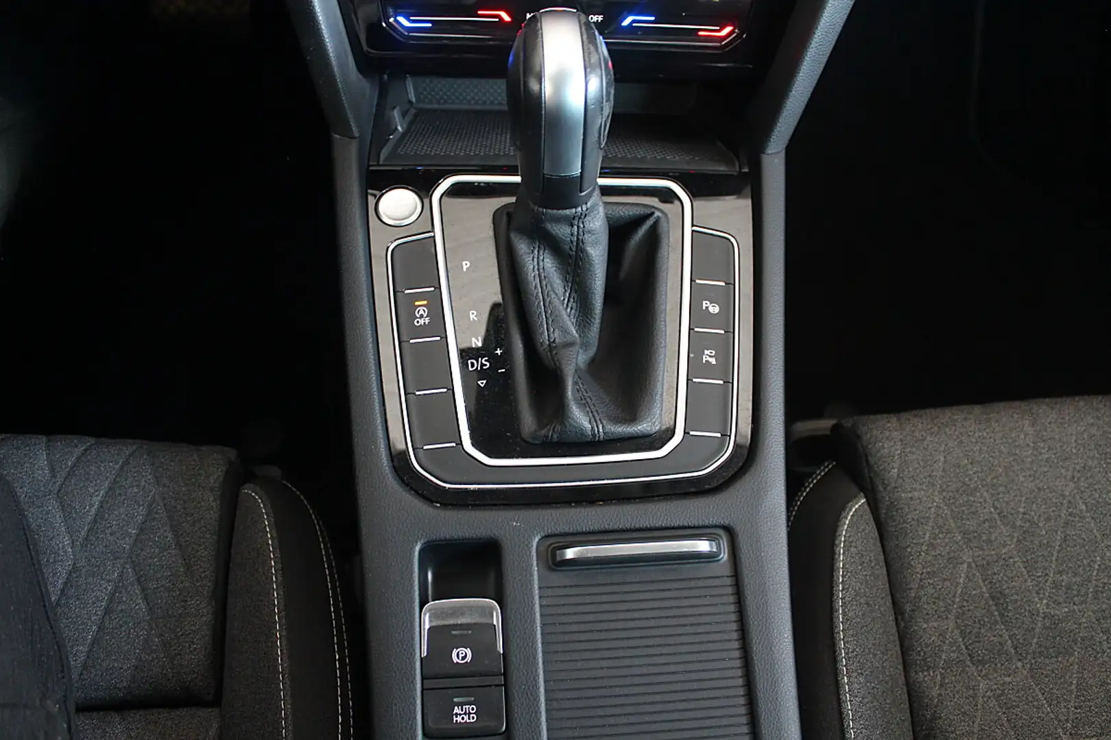 Volkswagen Passat Variant Business 2,0 SCR TDI DSG Virtuel Tacho ACC Anhä... Weiß - 2