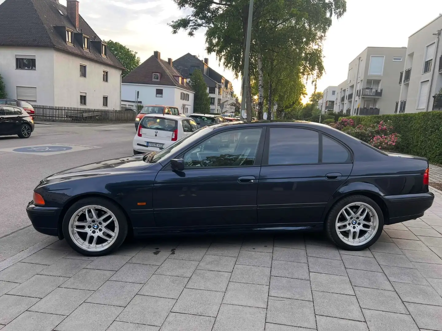 BMW 528 i | Schalter | fast voll | M Paket Blu/Azzurro - 2