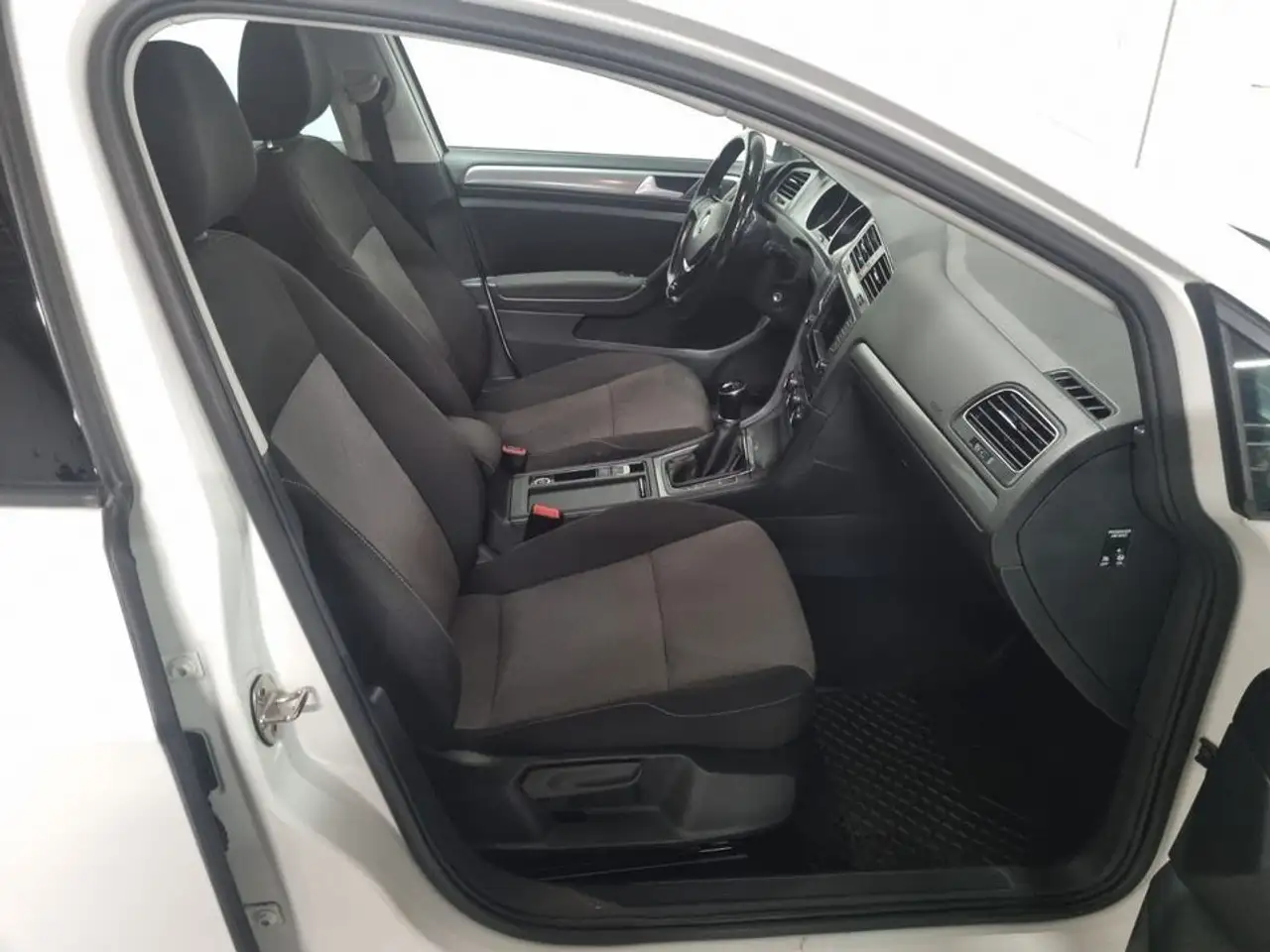 Volkswagen Golf Standard Model — photo 11