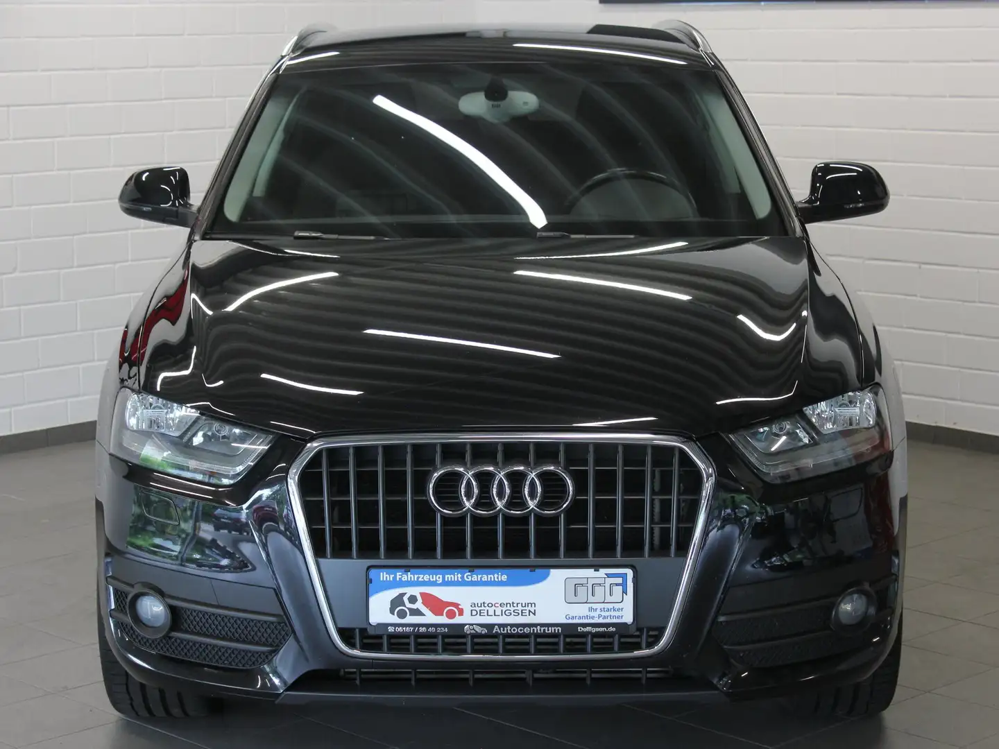 Audi Q3 2.0 TDI Shzg Klima PDC Schwarz - 2