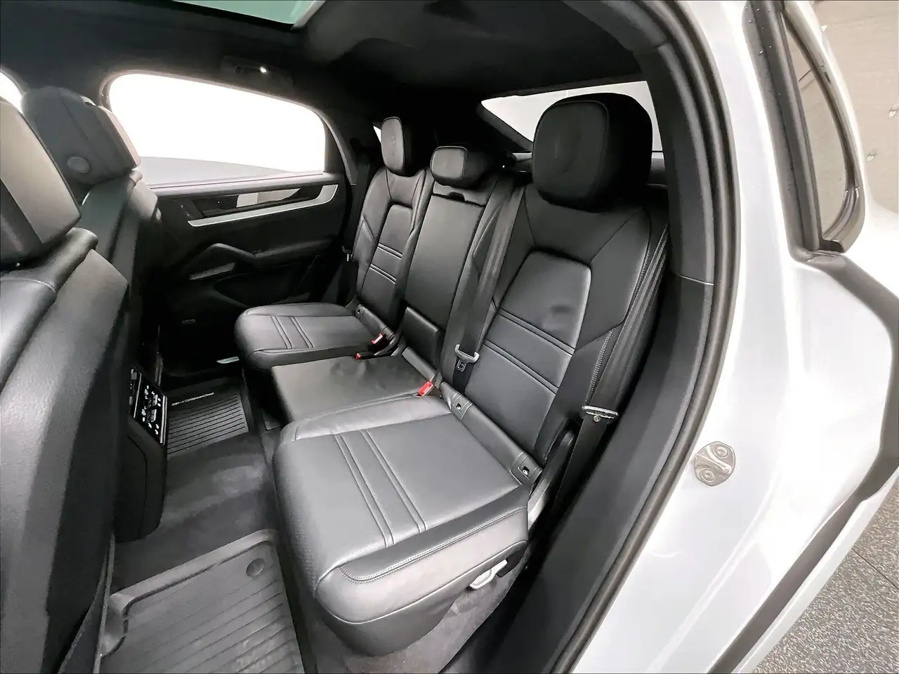 Porsche Cayenne снимка Porsche Cayenne
