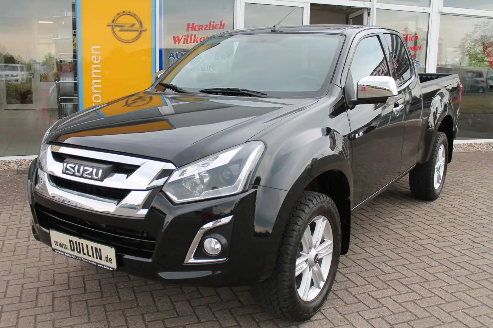 Isuzu D-Max 1,9 Space Cab LS Klima 4x4 Anhängerzug Negro - 2