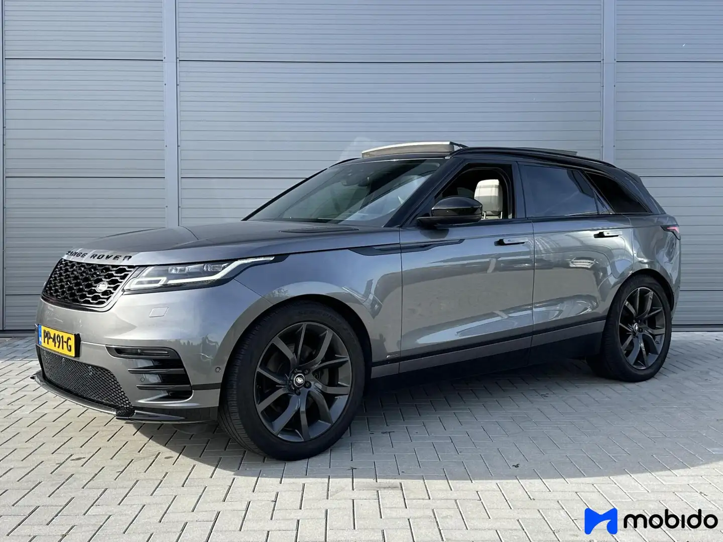 Land Rover Range Rover Velar 3.0 V6 AWD R-Dynamic HSE Grijs - 1