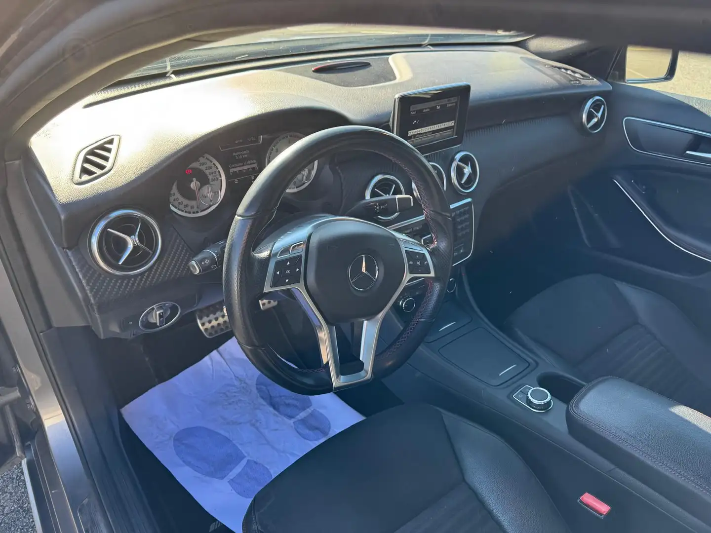 Mercedes-Benz A 200 A 200CDI BE AMG Sport 7G-DCT AMG Sport Gris - 2