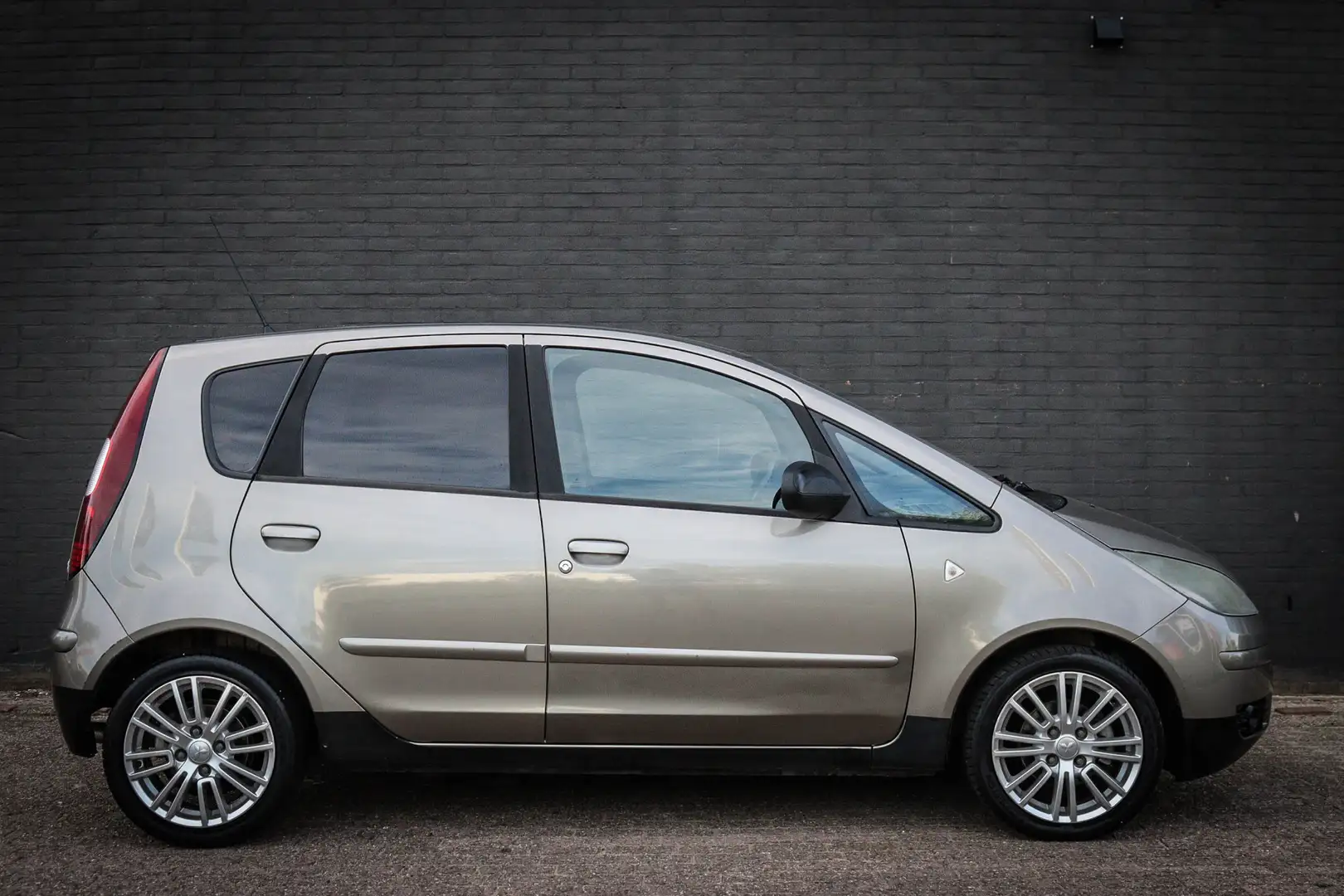 Mitsubishi Colt 1.3 Invite met Airco, goed onderhouden Grijs - 2