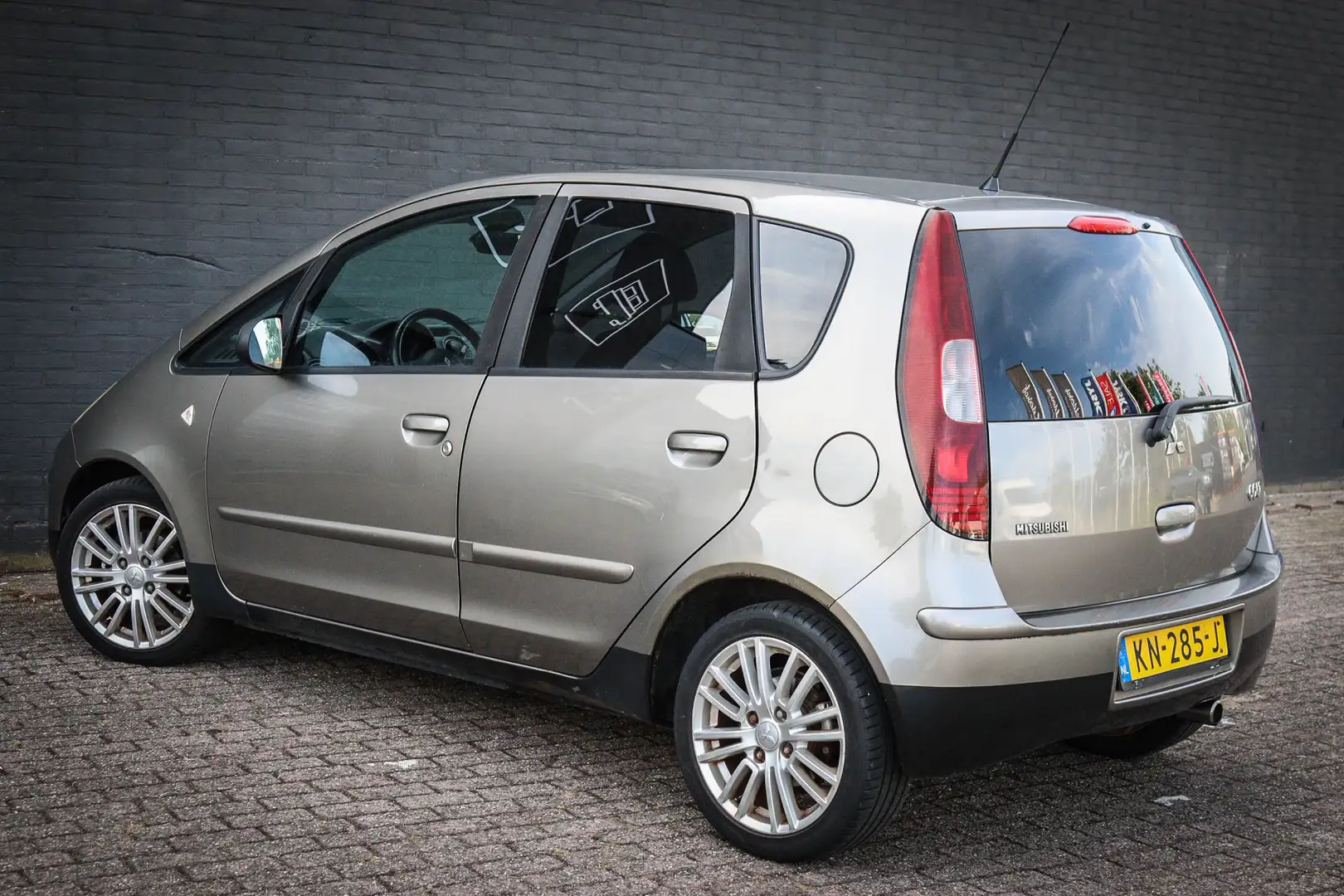 Mitsubishi Colt 1.3 Invite Net binnen; wordt nog showroomklaar gem Grijs - 2