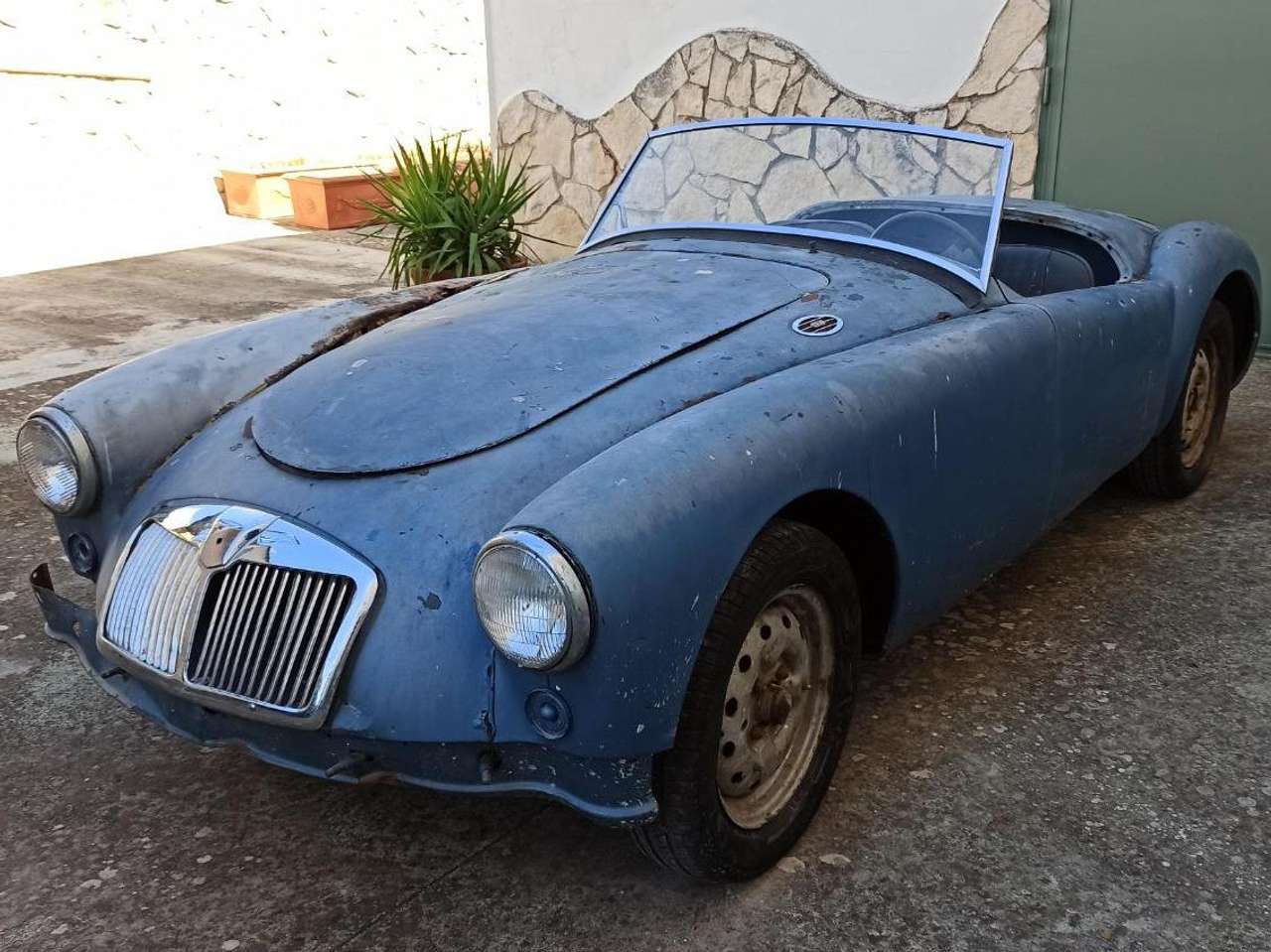 MG MGA
