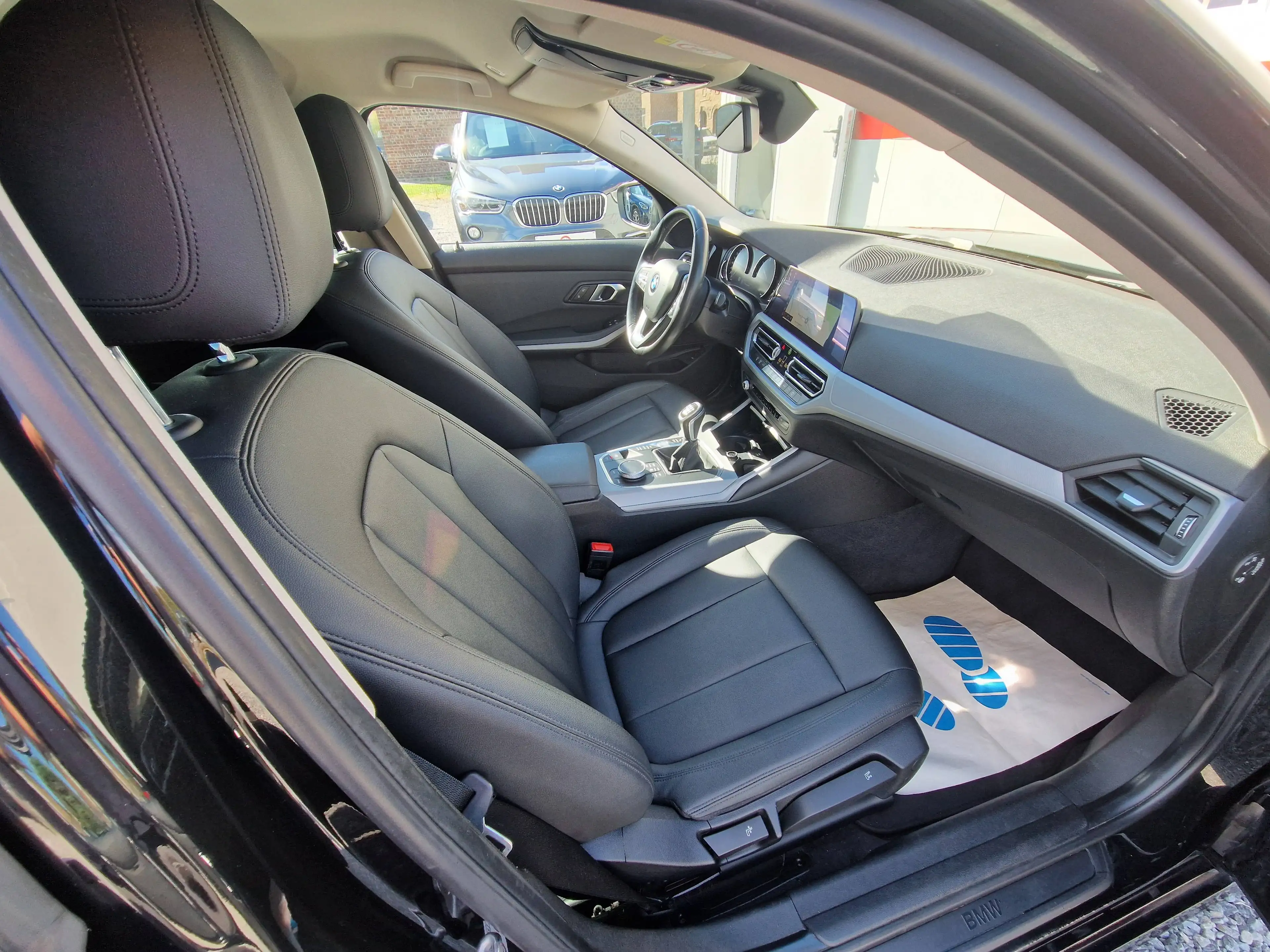 BMW 318 D Touring*CARNET*XENON*GPS*CUIR*PDC*CARPLAY — photo 12