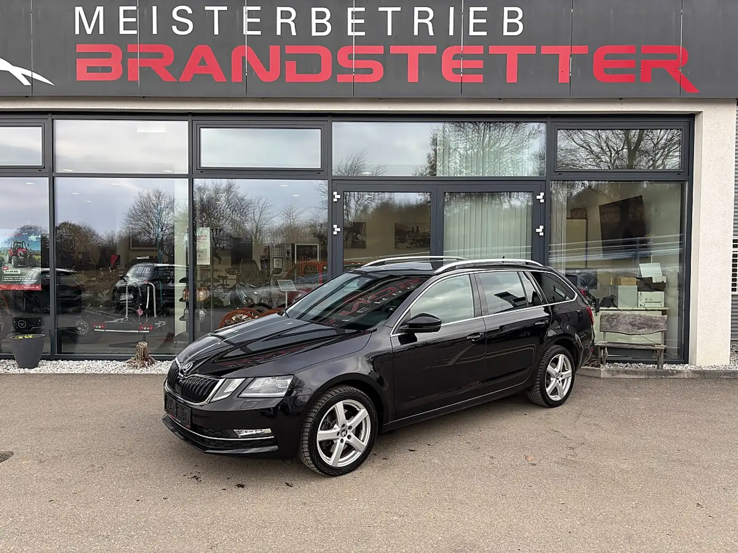 Skoda Octavia Combi 2,0 TDI Style Limited 4x4 DSG Schwarz - 1