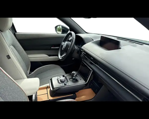 Mazda MX-30 view 4