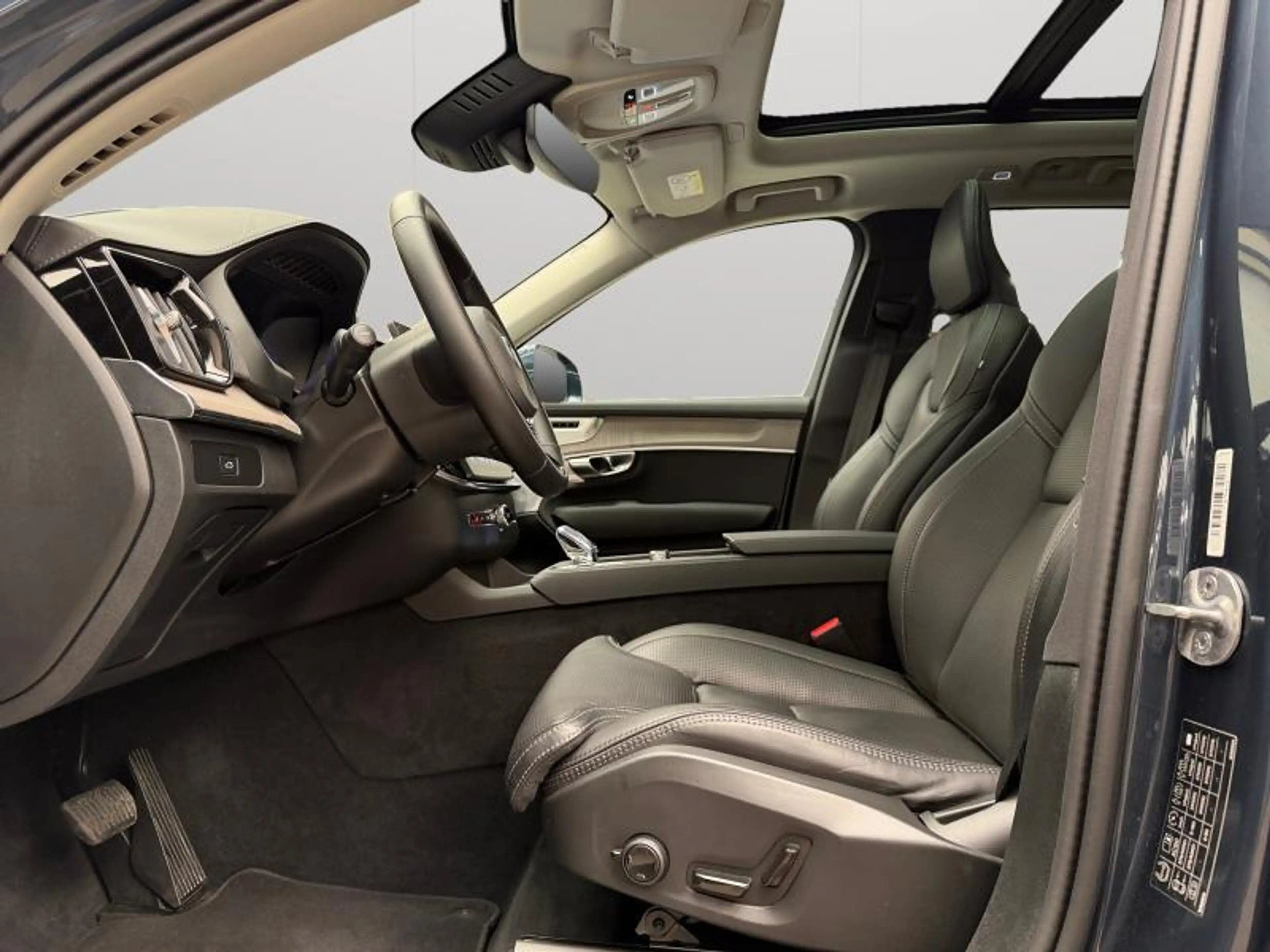 Volvo XC90 Facelift B5 AWD Plus Bright / Essence — photo 9