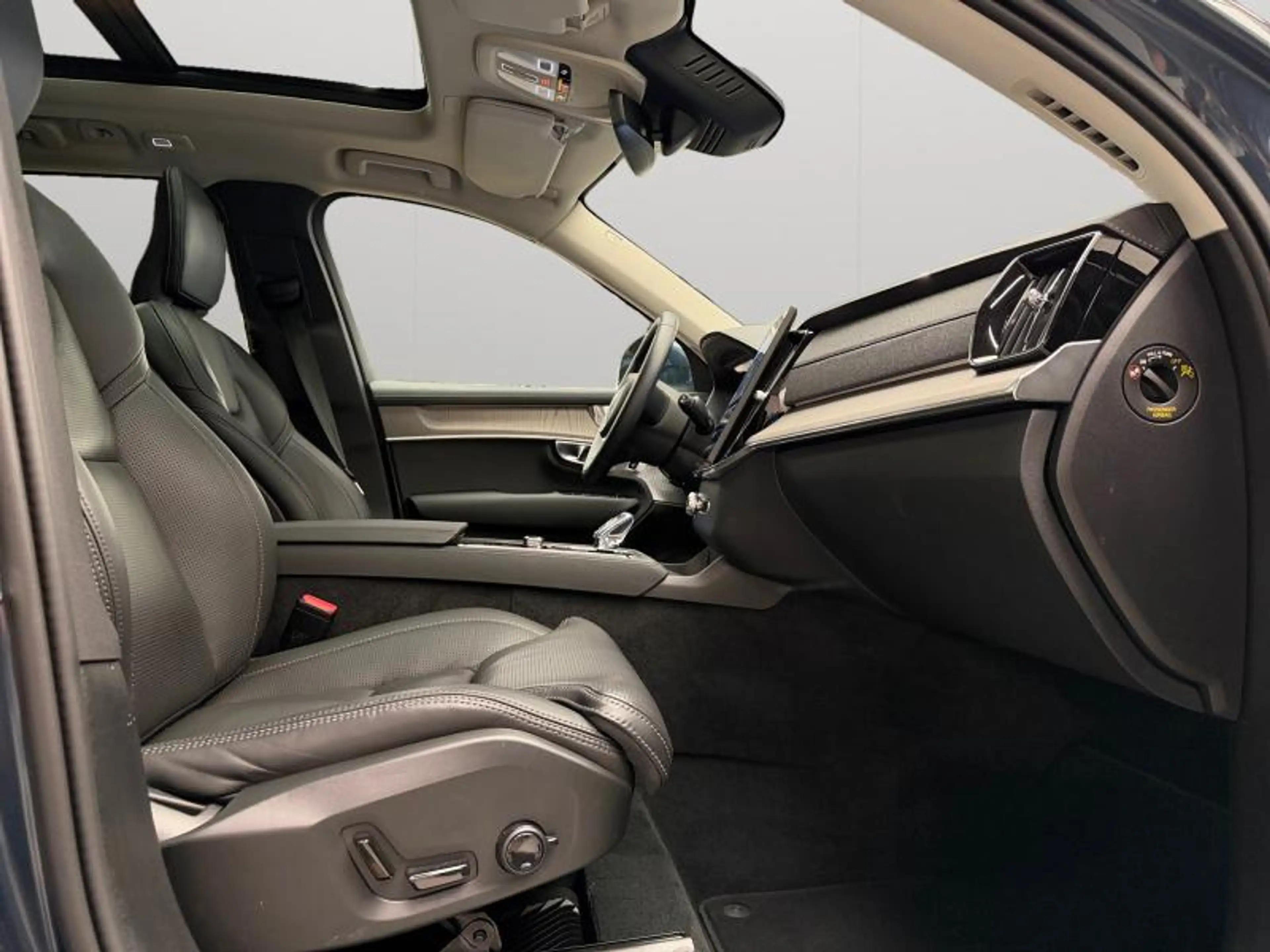 Volvo XC90 Facelift B5 AWD Plus Bright / Essence — photo 15