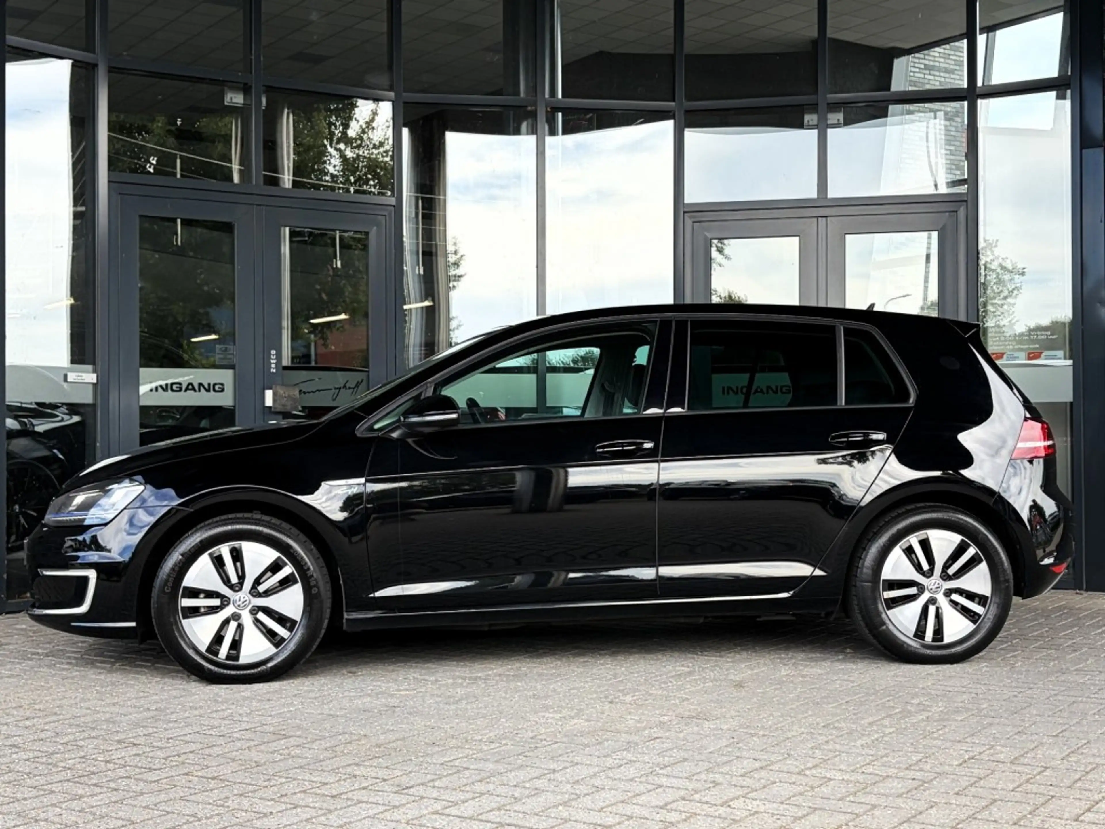 Volkswagen e-Golf LEDER - NAVI - ORG. NL. — photo 5