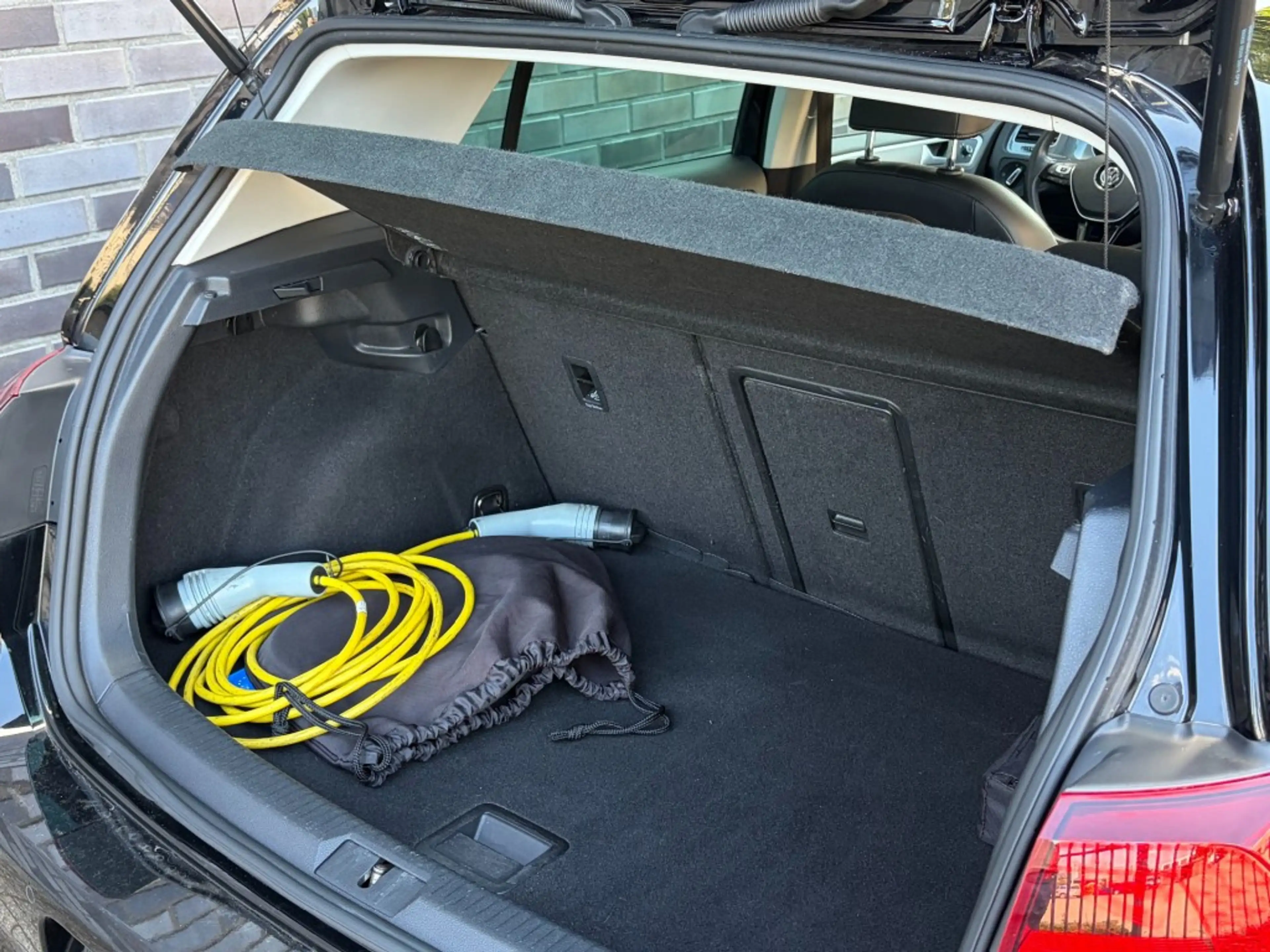 Volkswagen e-Golf LEDER - NAVI - ORG. NL. — photo 15