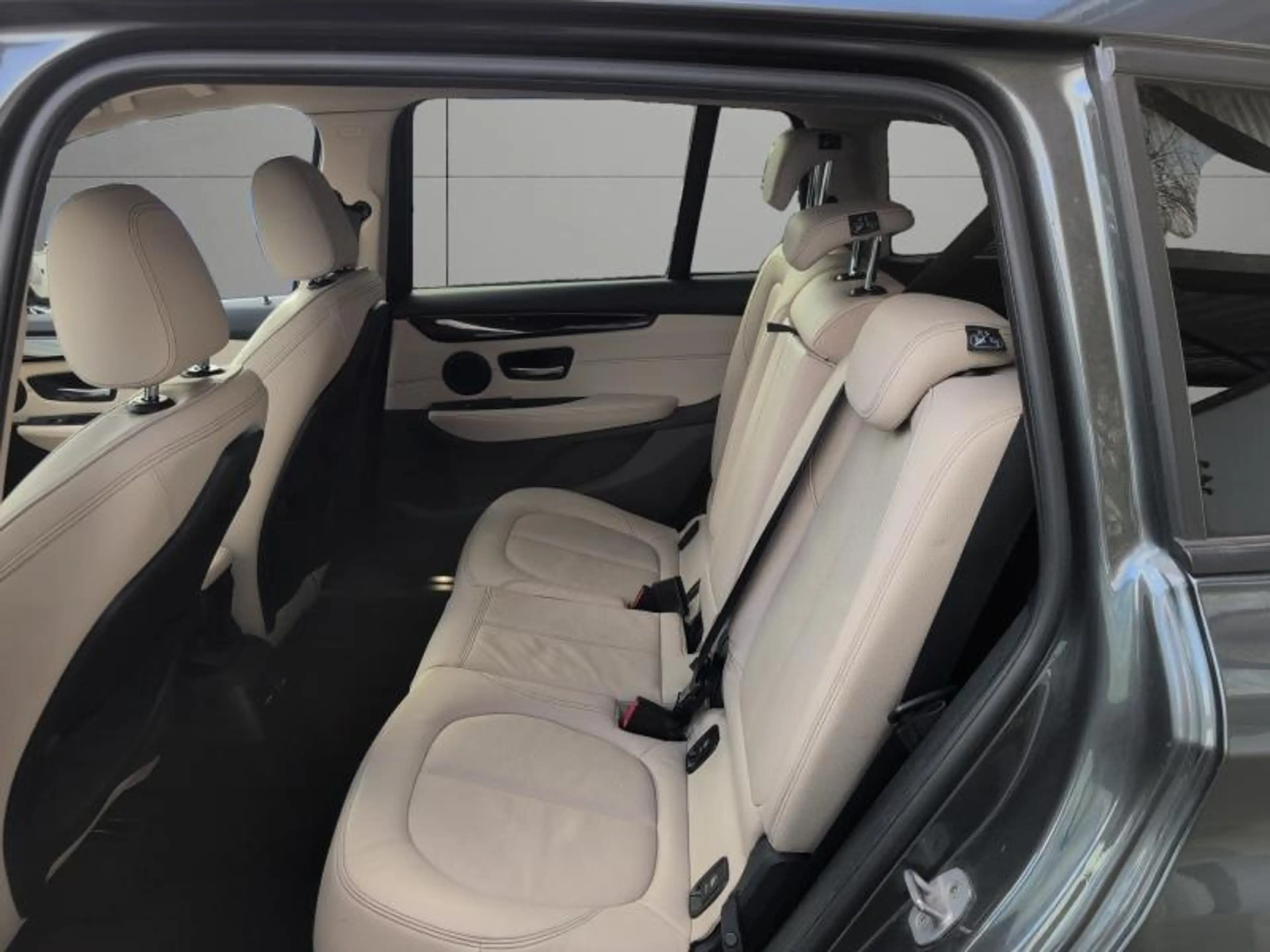 BMW 216 Gran Tourer 1.5 115cv gris 04/17 Airco GPS Cruise — photo 9