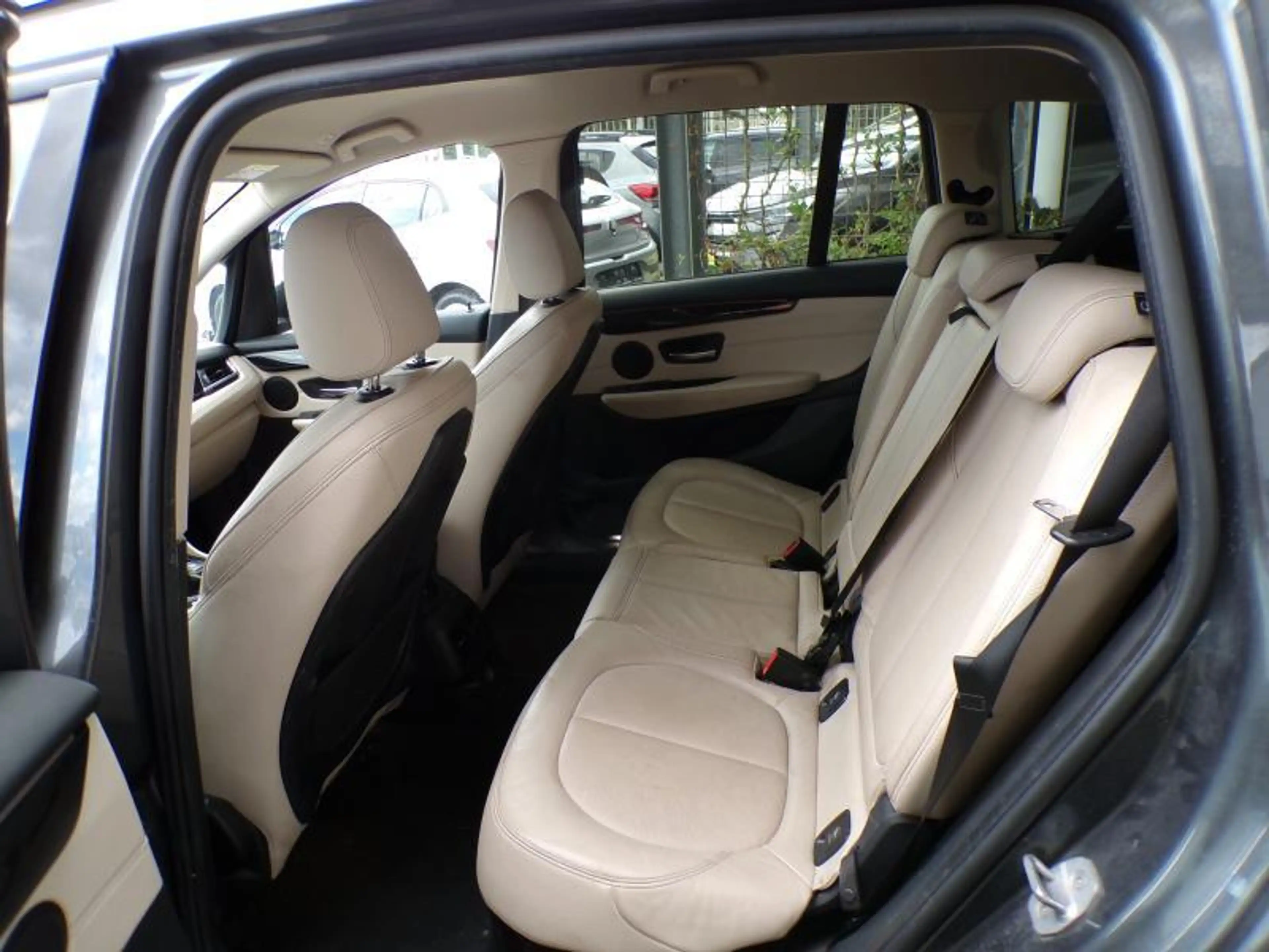 BMW 216 Gran Tourer 1.5 115cv gris 04/17 Airco GPS Cruise — photo 7