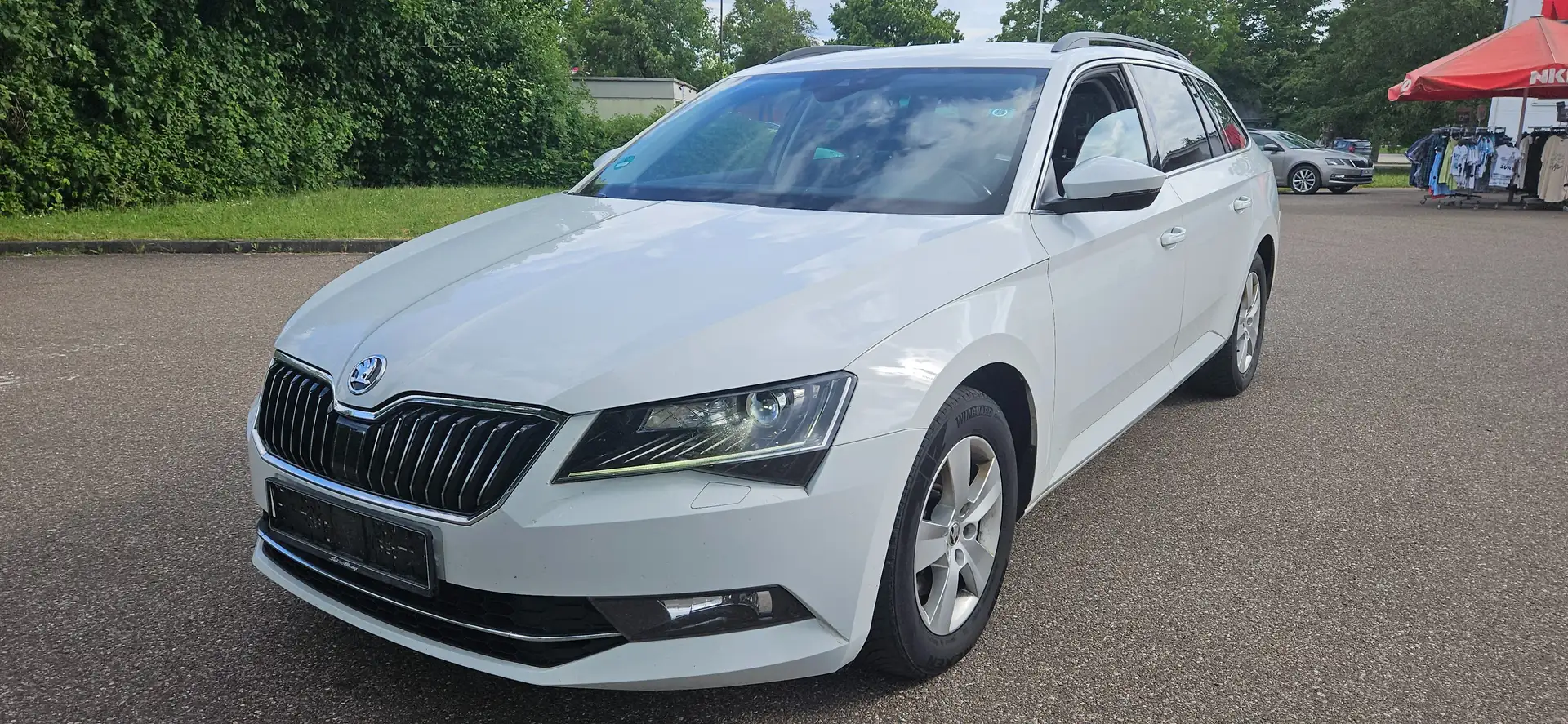 Skoda Superb Ambition 2.0TDI*DSG*NAVI*Kamera*PDC*AHK* Weiß - 1
