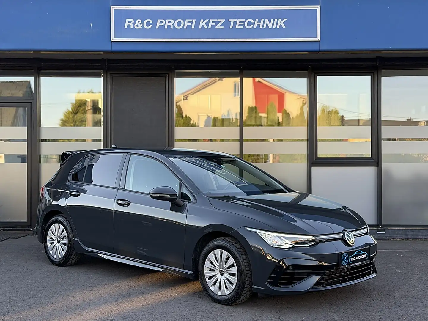 Volkswagen Golf 2,0 TDI R LINE/NBA/SHA Grau - 1