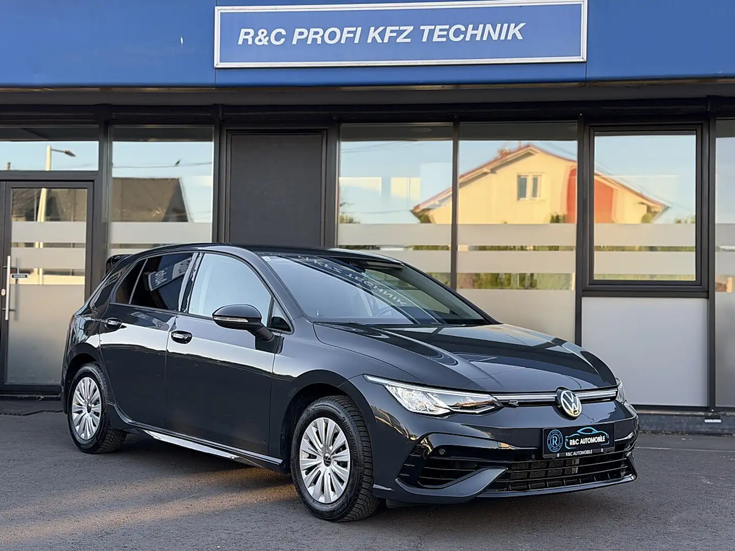 Volkswagen Golf 2,0 TDI R LINE/NBA/SHA Grau - 2