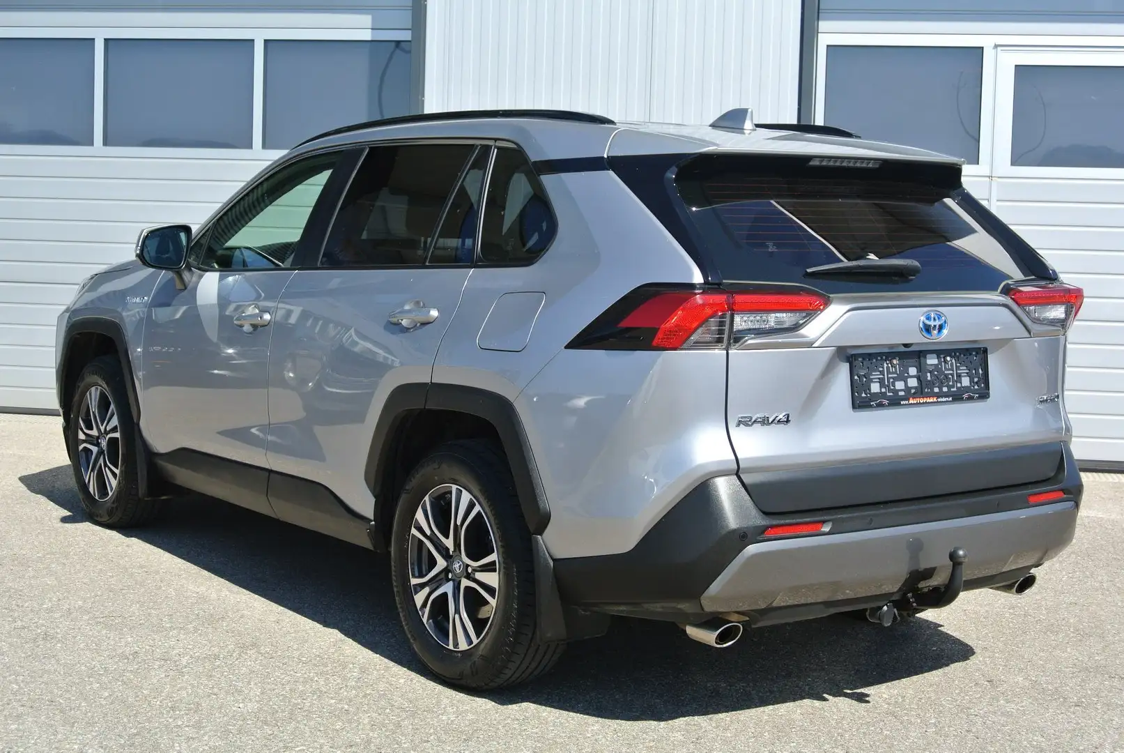 Toyota RAV 4 2.5 VVT-i HEV Hybrid CVT 4WD * AHK * NAVI * KAMERA Silber - 2