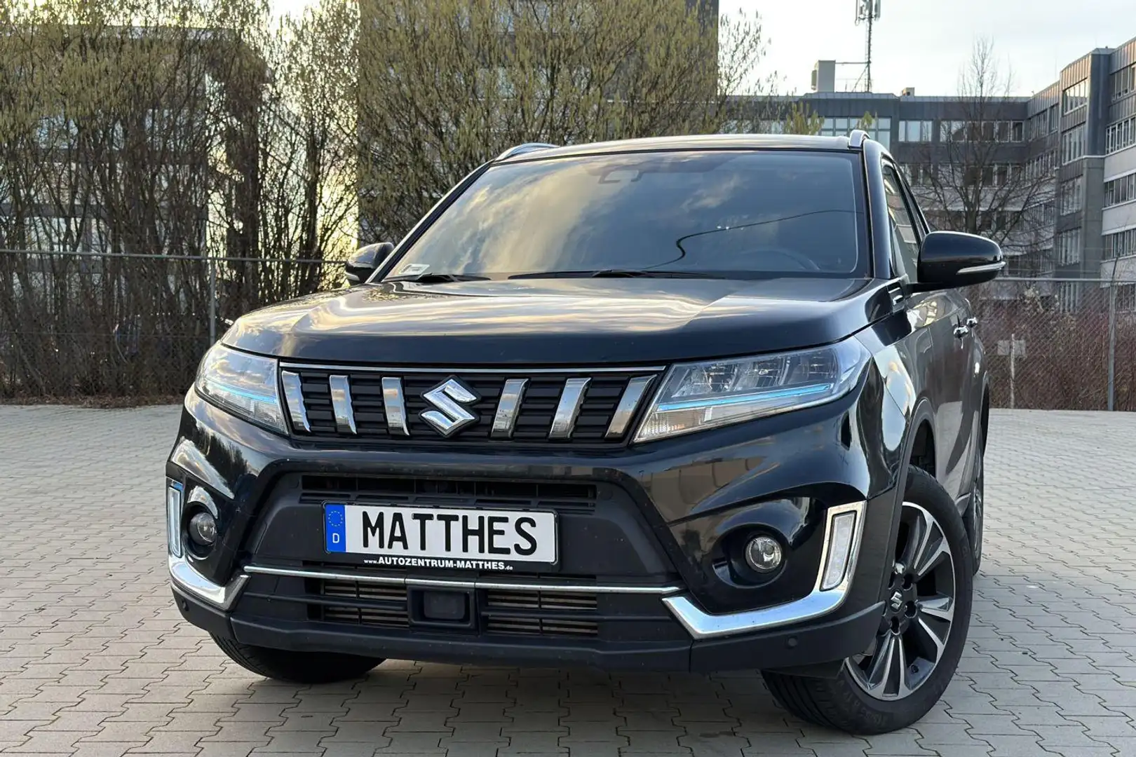 Suzuki Vitara 1.4 mHEV Lager! Comfort+ Leder NAVI LED WinterP... Schwarz - 1