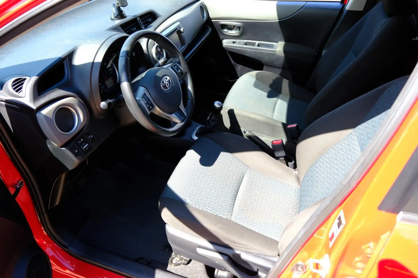 Toyota Yaris 1.0 VVT-i Aspiration 5-drs Airco|Cam Rood - 2