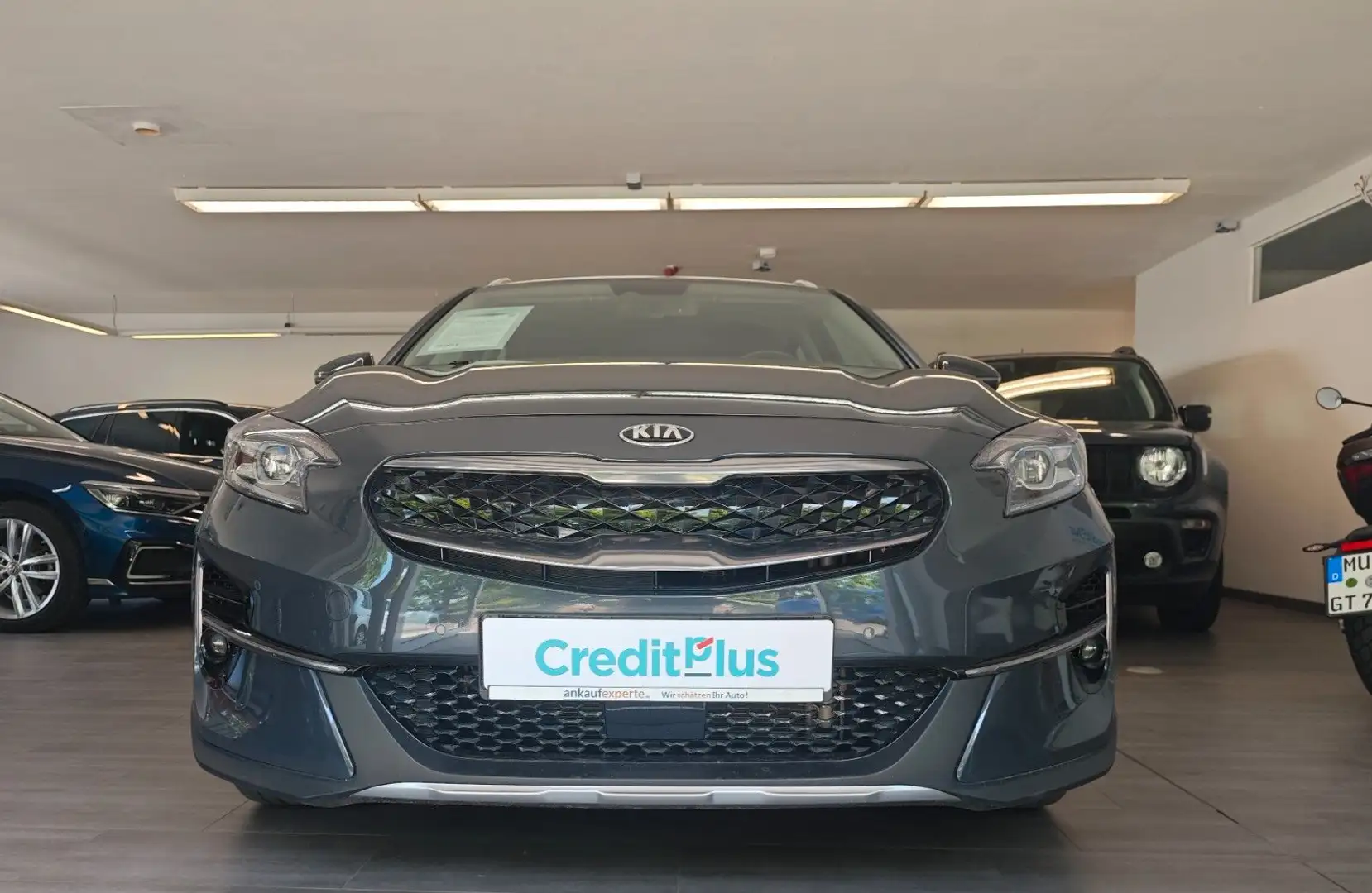 Kia XCeed Spirit Plug-in Hybrid Techn. Paket Grijs - 2