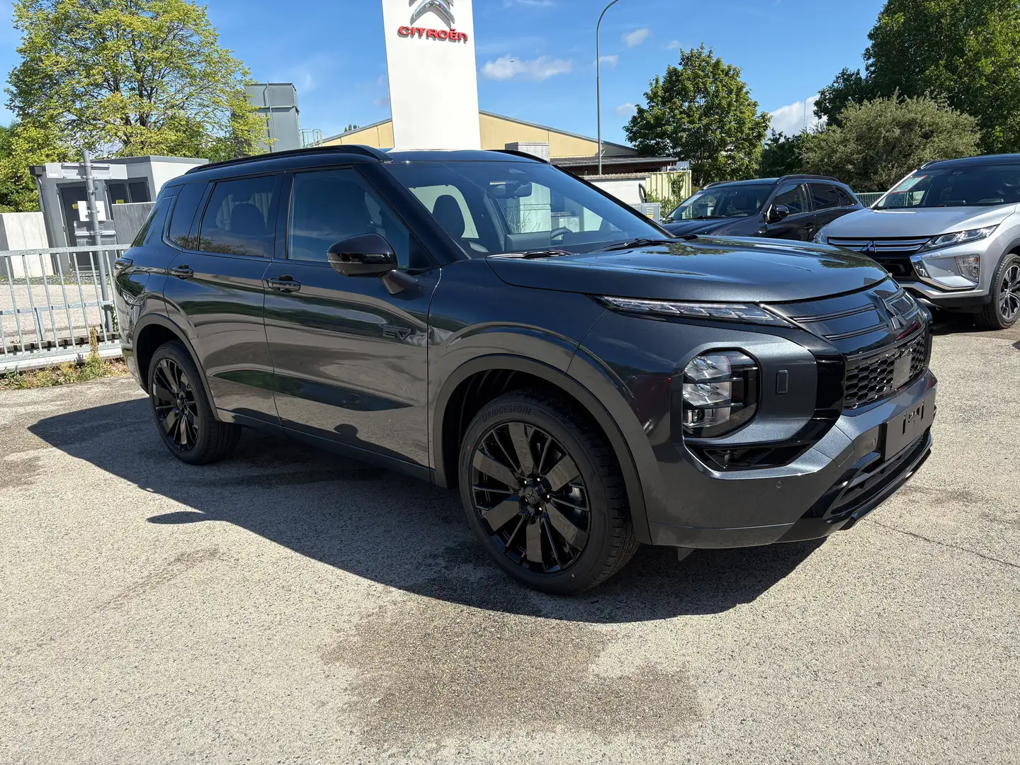 Mitsubishi Outlander 2,4 PHEV 4WD Diamond Luxury BlackEdition Aut./incl. Winterräder Grau - 1