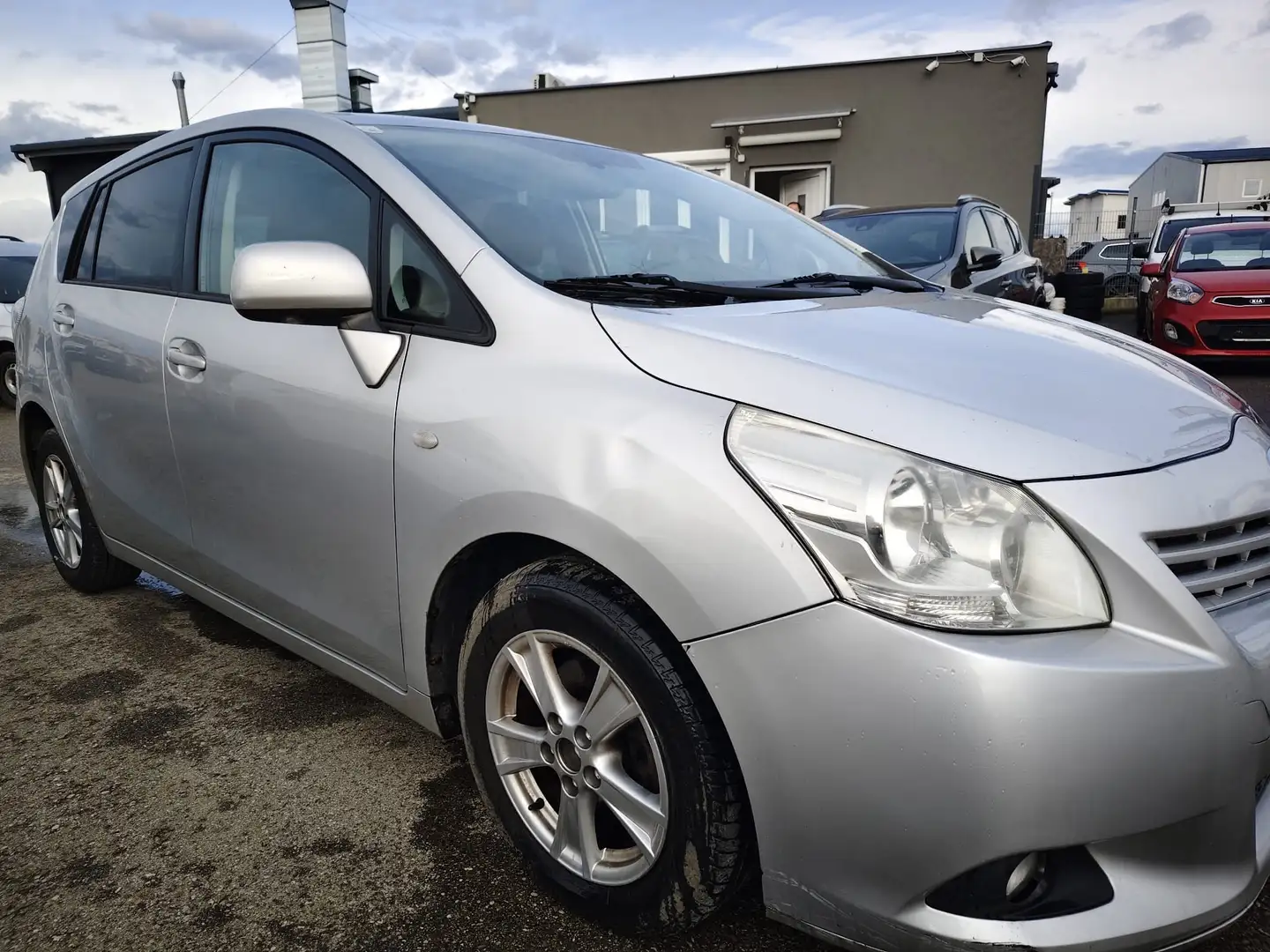 Toyota Verso Silber - 2