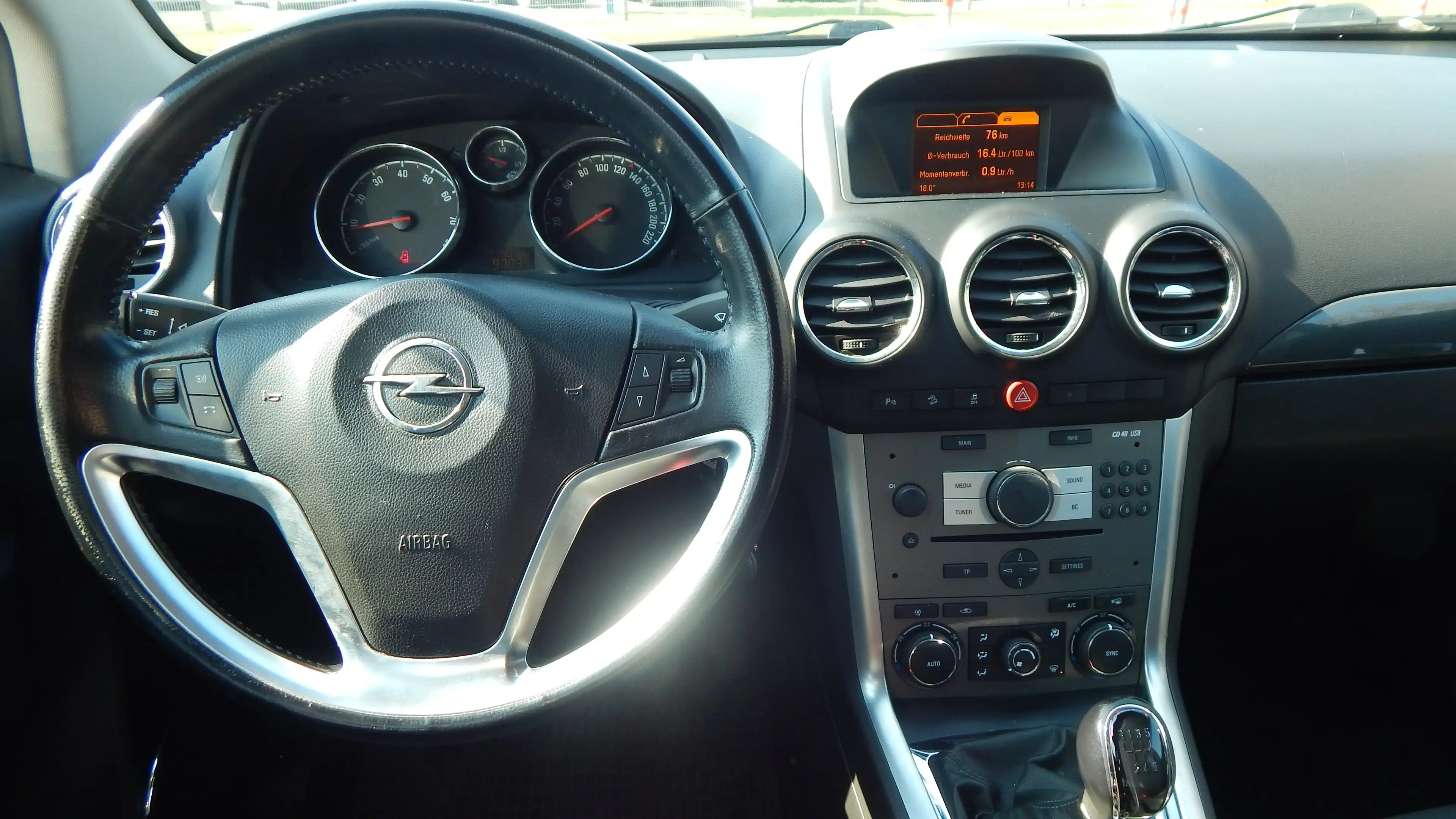 Opel Antara Design Edition 4x4 — photo 11